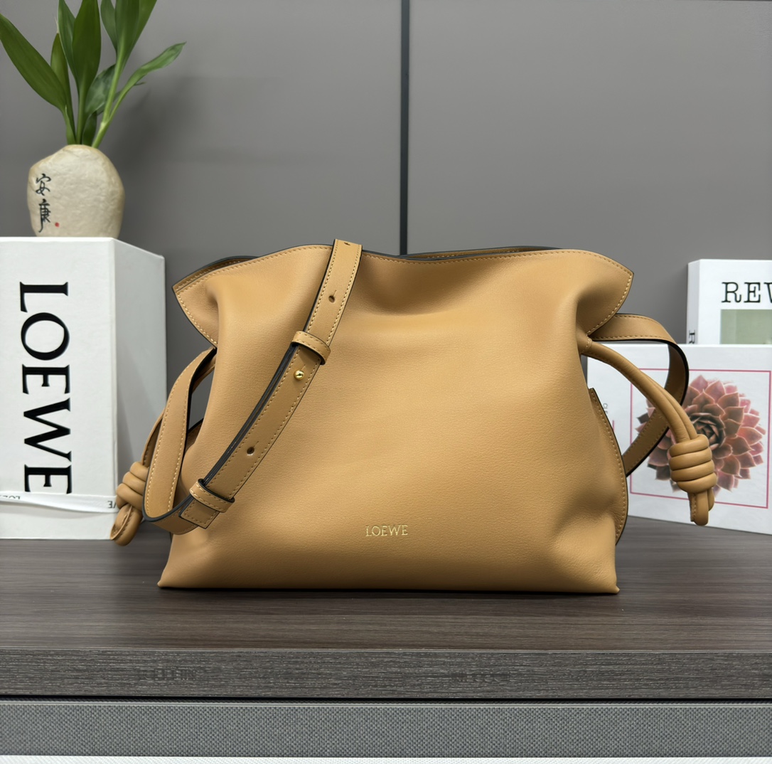 Loewe New version available in three colors