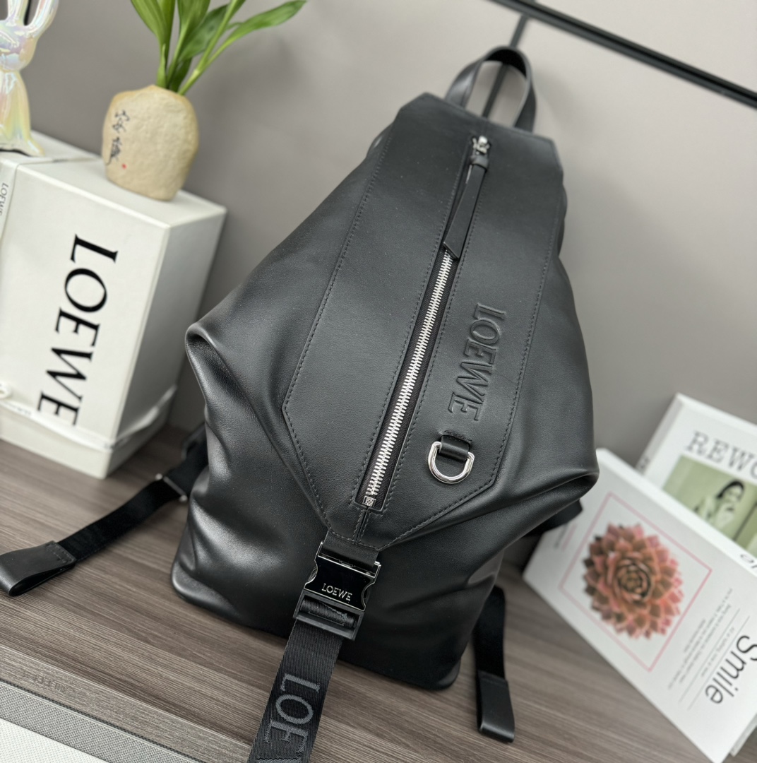 Loewe Small Backpack in Classic Calfskin Leather - Zwart Design voor Heren