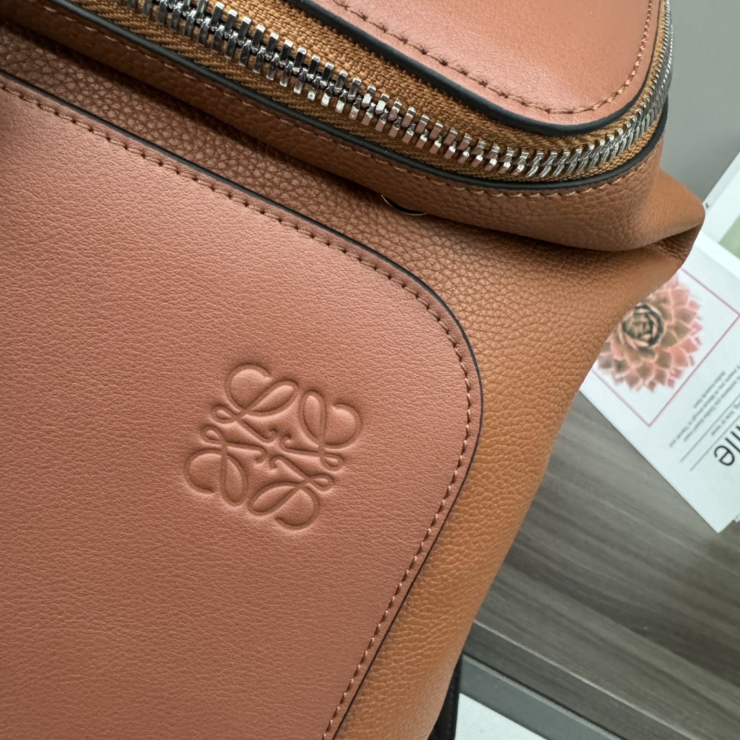 Loewe Goya Backpack in Leather with Adjustable Straps - Unisex Design 6 i1703097802 1297 1