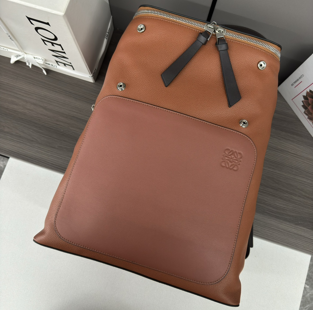 Loewe Goya Backpack in Leather with Adjustable Straps - Unisex Design 7 i1703097802 5023 0