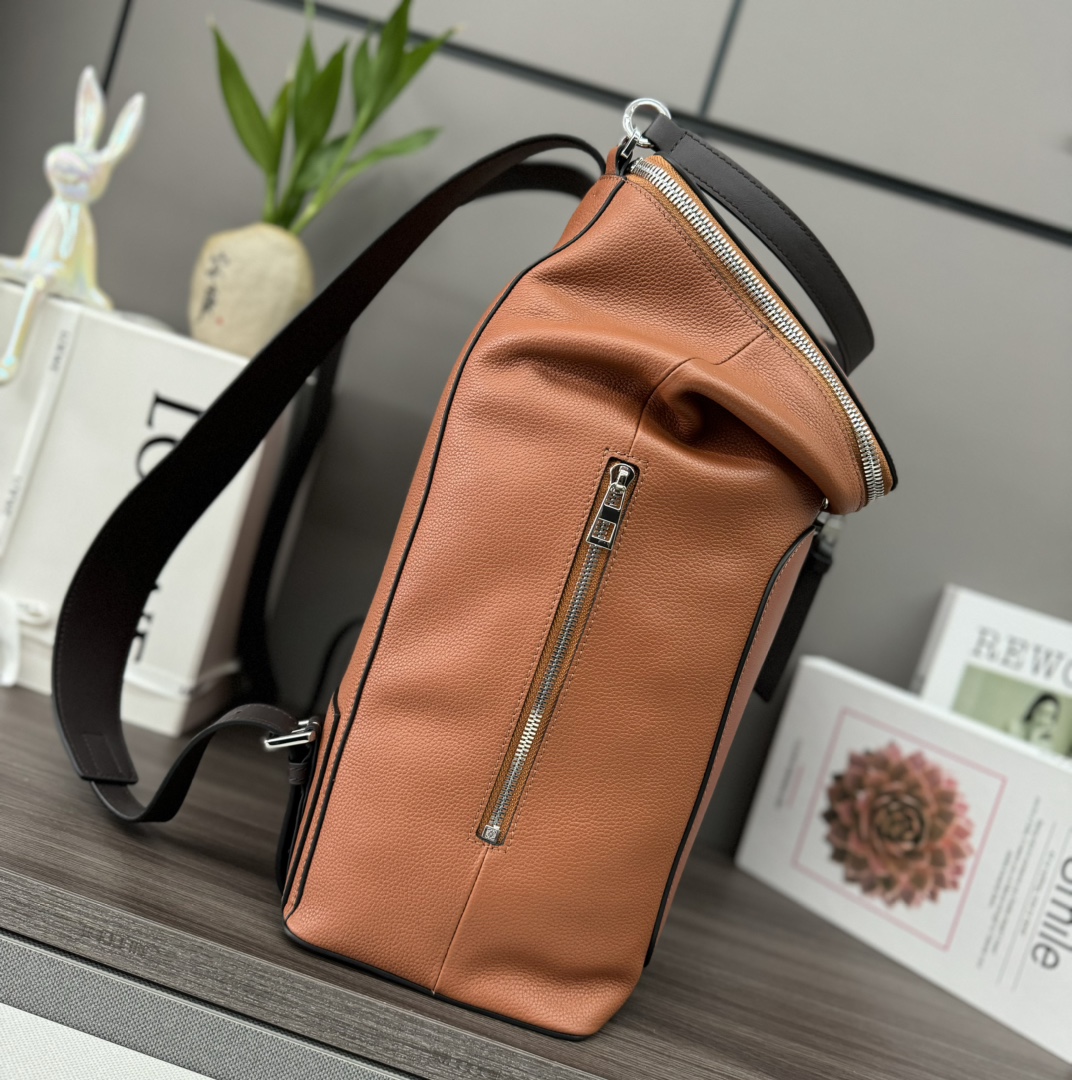 Loewe Goya Backpack in Leather with Adjustable Straps - Unisex Design 3 i1703097802 7952 8