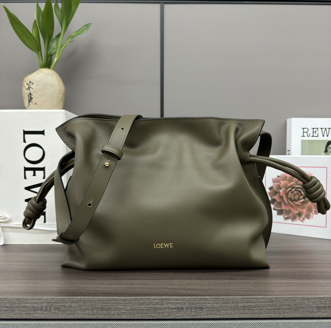 Loewe New version available in three colors