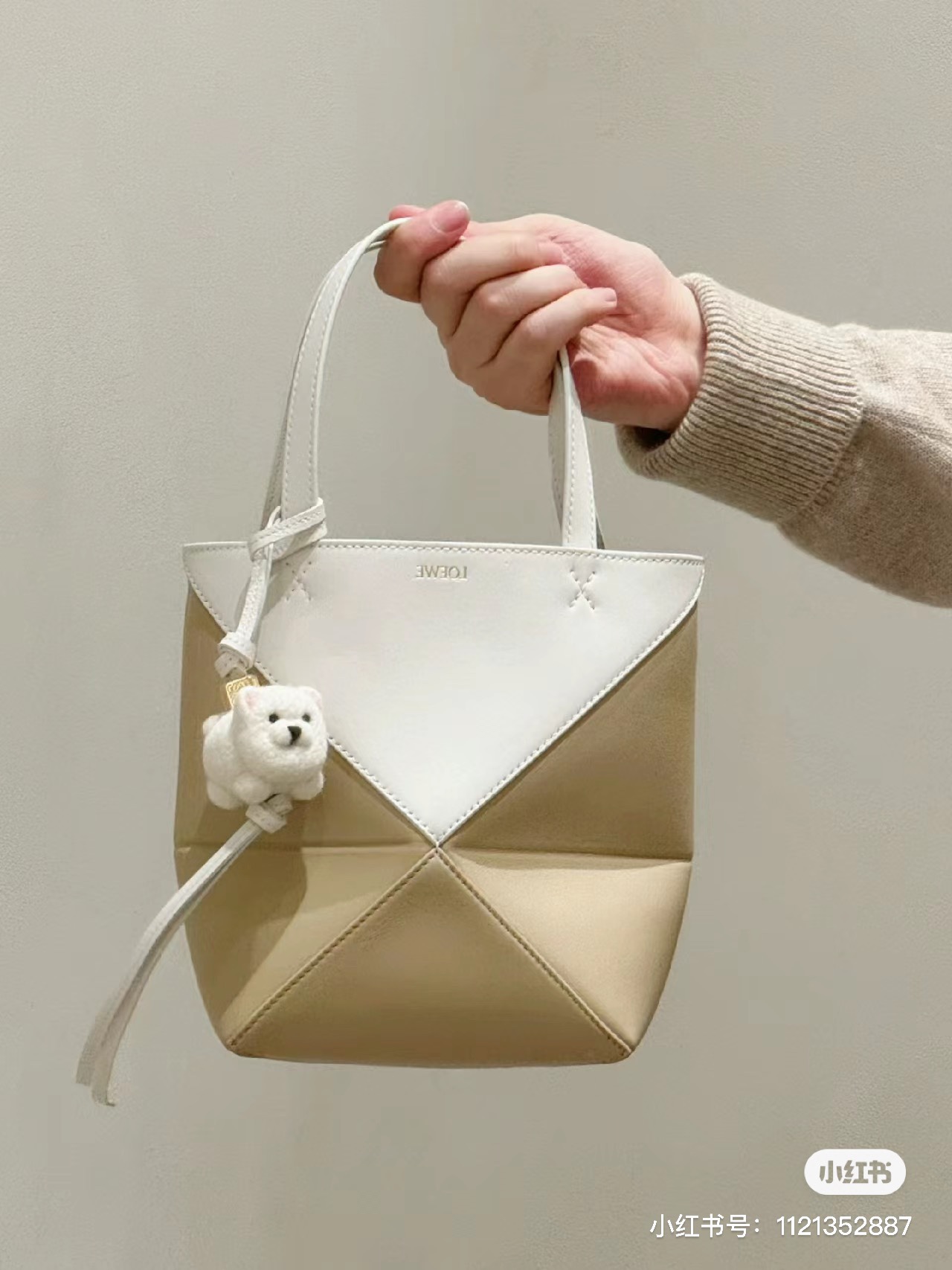 NO:532387,The latest color scheme of Luo family is gentle and elegant. It can be carried by hand. It can be one shoulder or cross-back. It is very practical~, folding bag Puzzle Fold Tote,loewe19860909罗家最新配色 温柔又优雅 可以手拎 可以单肩可以斜背 非常实用～,折叠包Puzzle Fold Tote,loewe,Bag