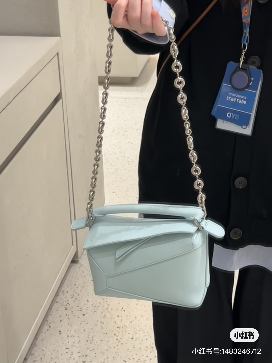 NO:342414,The mini uzzle glacier blue silver donut chain is very useful and very special. S: Donut chain is available for sale, buy it separately to match it!  , New Puzzle Edge (mini)19860909mini uzzle冰川蓝银色甜甜圈链条非常好用,也很特别 S:甜甜圈链条有售,单独购买搭配哦！,新款Puzzle Edge（迷你）,Bag