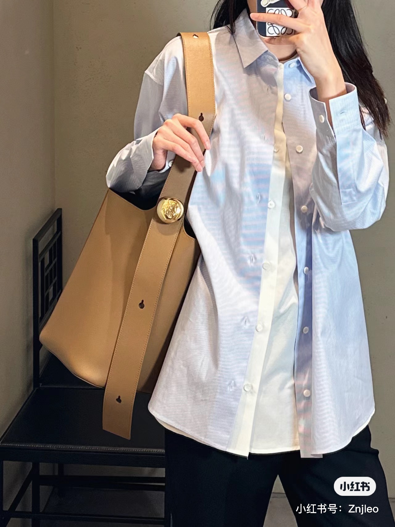 NO:919644,Luojia's new medium-sized soft cow leather ebble Bucket bucket bag, the upper body effect is particularly beautiful~, new style     Pebble Bucket bucket bag, loewe,cowhide19860909罗家新款中号柔软牛皮革ebble Bucket水桶包 上身效果特别好看～,新款    Pebble Bucket水桶包,loewe,c,Bag