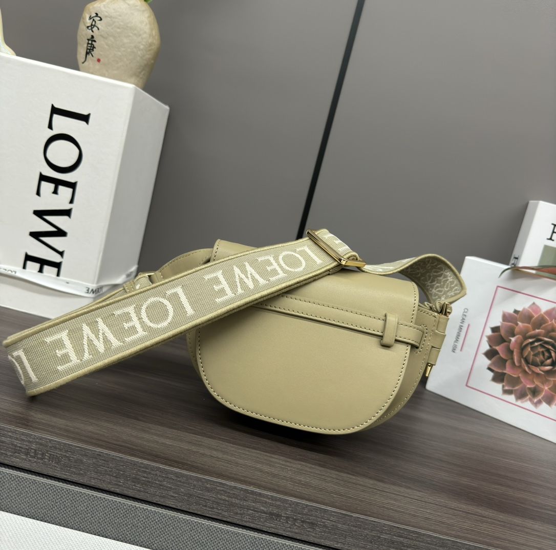 L⊚℮w℮🌟 Gate Dual 🆕新色miniGateDual手袋采用柔软天然牛皮革精制而成，展现了L