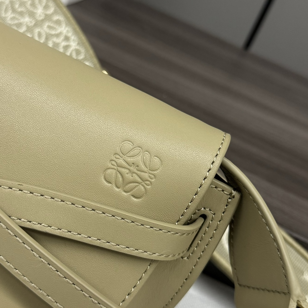 L⊚℮w℮🌟 Gate Dual 🆕新色miniGateDual手袋采用柔软天然牛皮革精制而成，展现了L