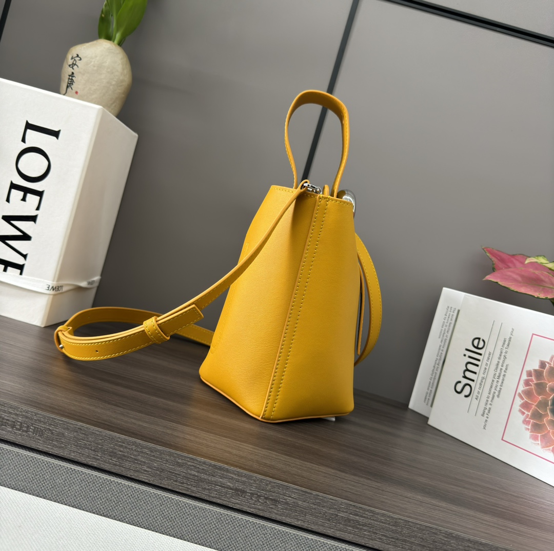 [Loewe Women