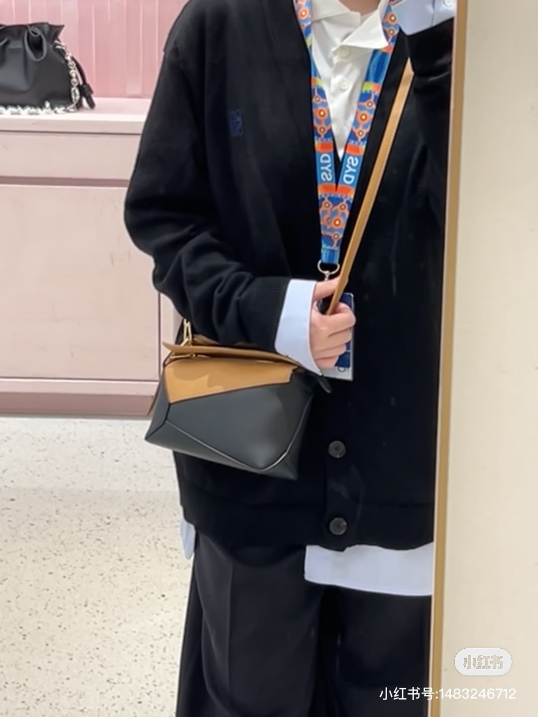 NO:342477,The latest color matching of Luo family, uzzle, is super beautiful!  ,New Puzzle Edge (mini),loewe19860909罗家最新配色 uzzle 颜色超级好看哦！,新款Puzzle Edge（迷你）,loewe,Bag