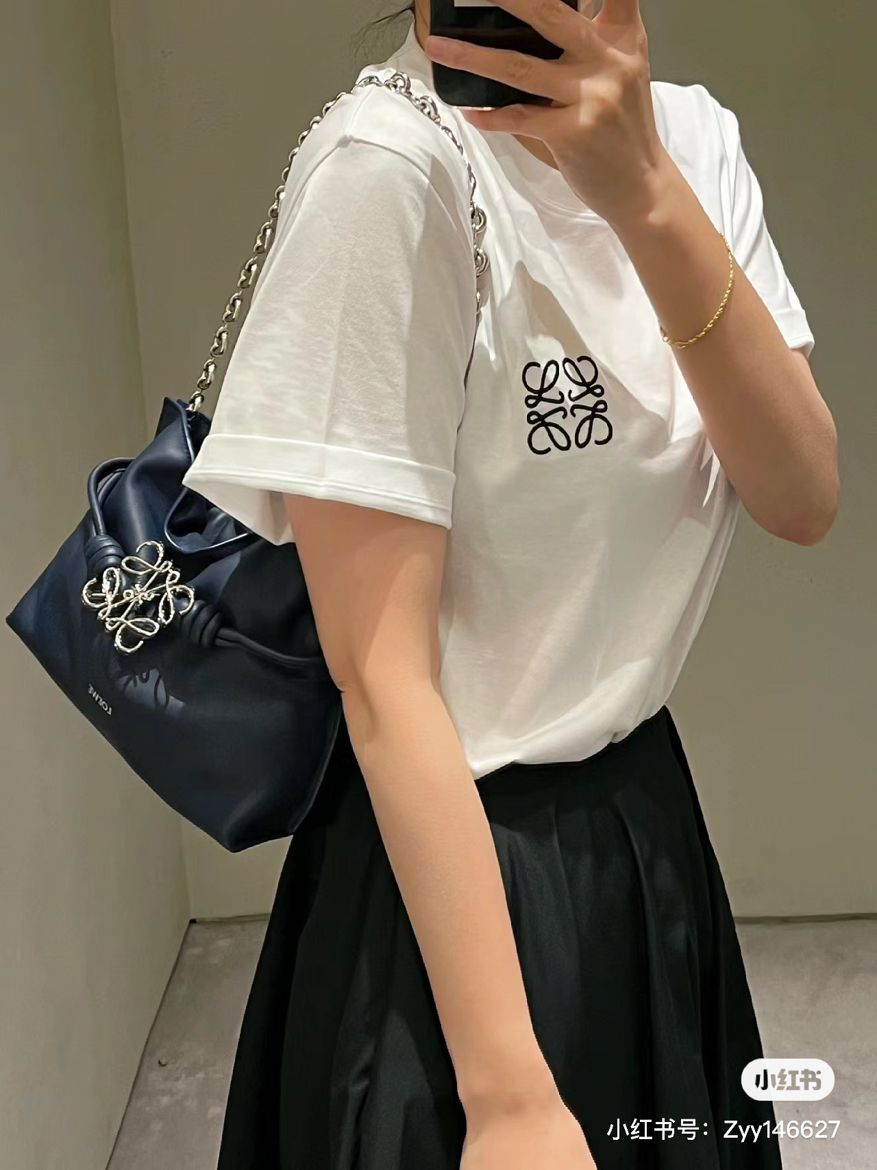 NO:342368,Luo Jiafu bag New color with silver hot stamped letters Paired with silver donuts and silver brooch~, Flamenco lucky bag (small), loewe, brooch, breastpin19860909罗家福袋 新色 配有银色烫印字母 搭配银色甜甜圈和银色胸针～,Flamenco福袋（小号）,loewe,brooch，breastpin,Bag
