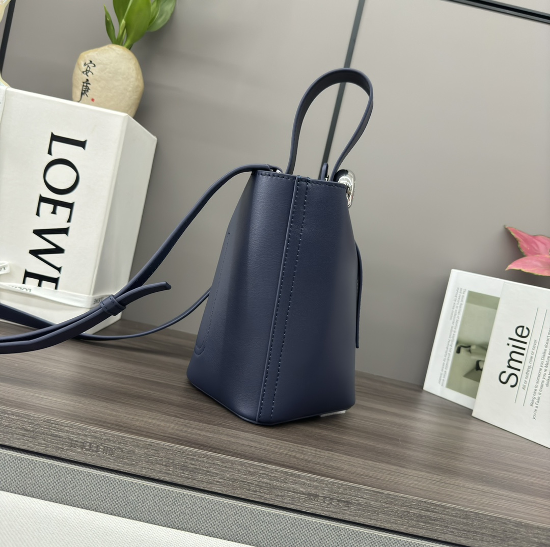 [Loewe Women