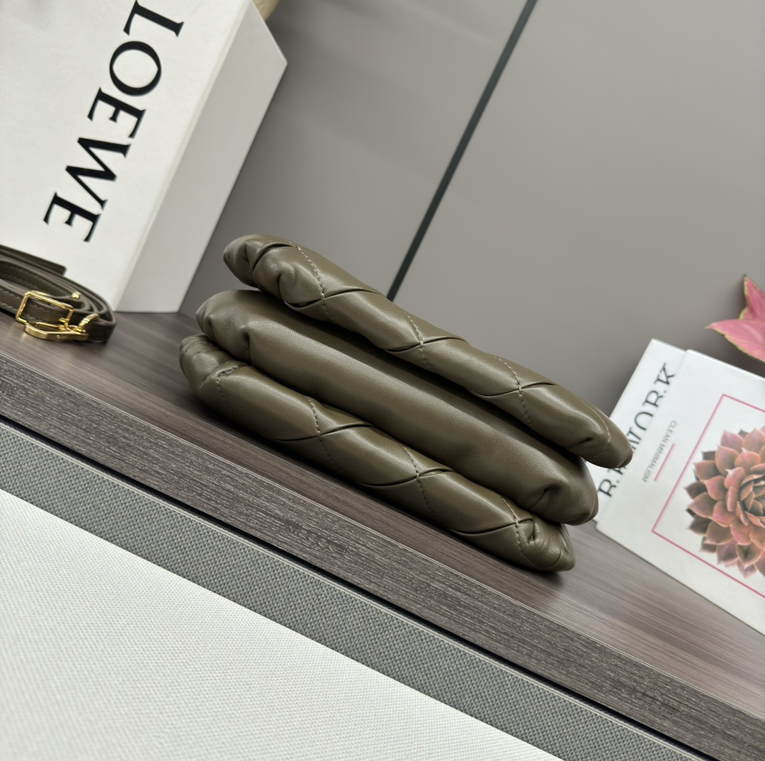 Loewe Puffer Goya Bag in Folded Shiny Nappa Leather with Chain - Olive Green 5 i1720961366 6428 2