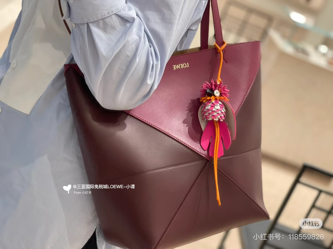 NO:191878,Luojia latest color matching uzzle Fold Tote. It is convenient and light to fold when traveling~, folding bag Puzzle Fold Tote,loewe19860909罗家 最新配色uzzle Fold Tote 出游可折叠方便又轻盈～,折叠包Puzzle Fold Tote,loewe,Bag