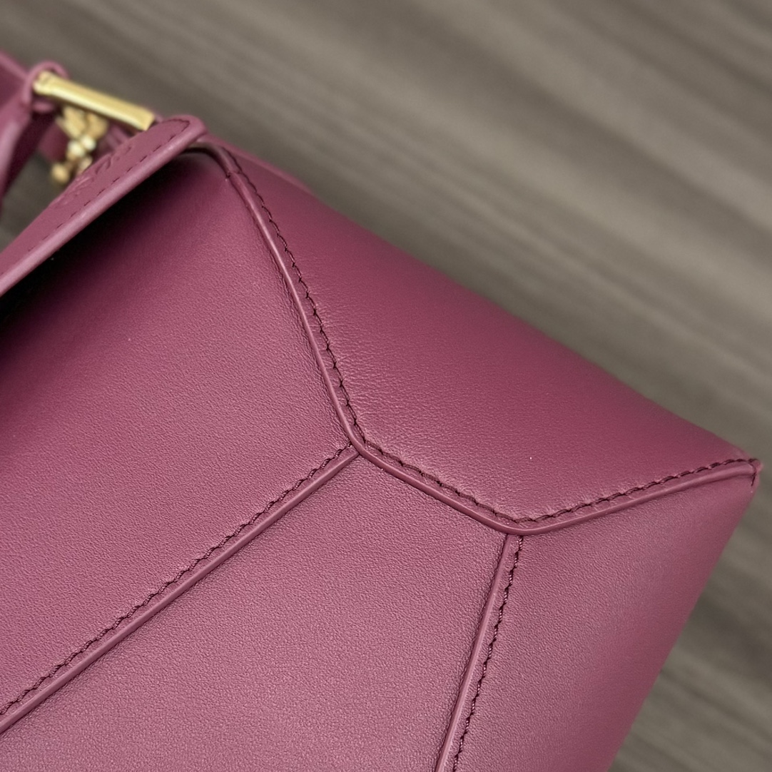 L⊚℮w℮🌟新款🆕小号柔软牛皮革Puzzle手袋𝑳家🆕推出的首次亮相手提包*长方体形状和精确的切割技术创