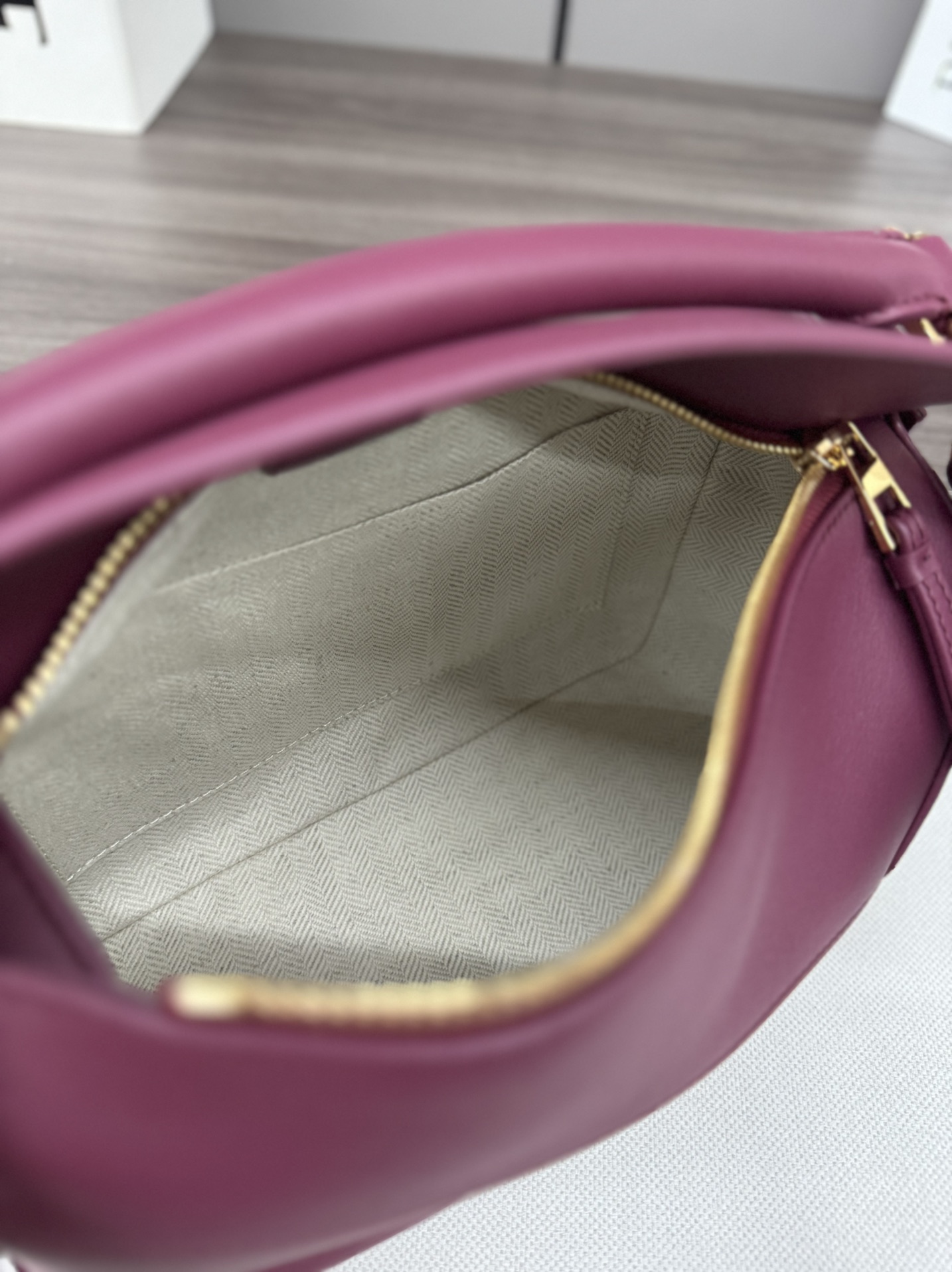 L⊚℮w℮🌟新款🆕小号柔软牛皮革Puzzle手袋𝑳家🆕推出的首次亮相手提包*长方体形状和精确的切割技术创