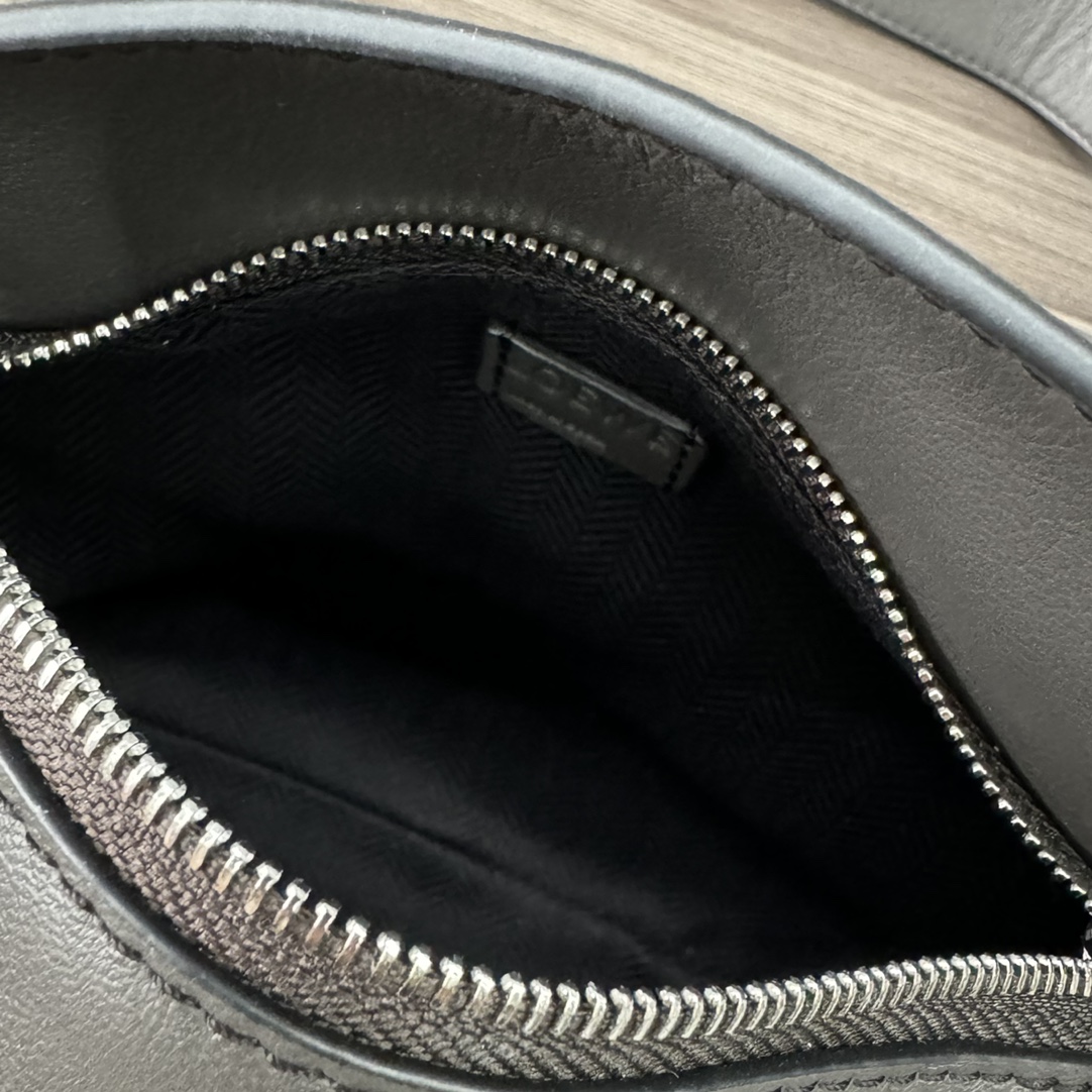 LOEWE Puzzle Mini Leather Belt Bag, Geometric Design, Adjustable Strap 10 i1730218692 3194 5