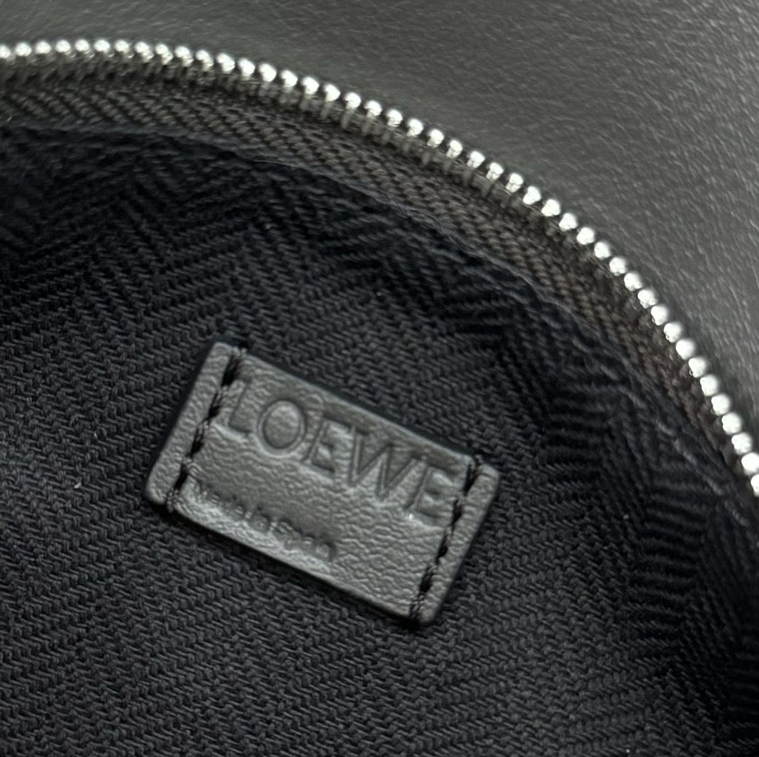 LOEWE Puzzle Mini Leather Belt Bag, Geometric Design, Adjustable Strap 9 i1730218692 8339 6