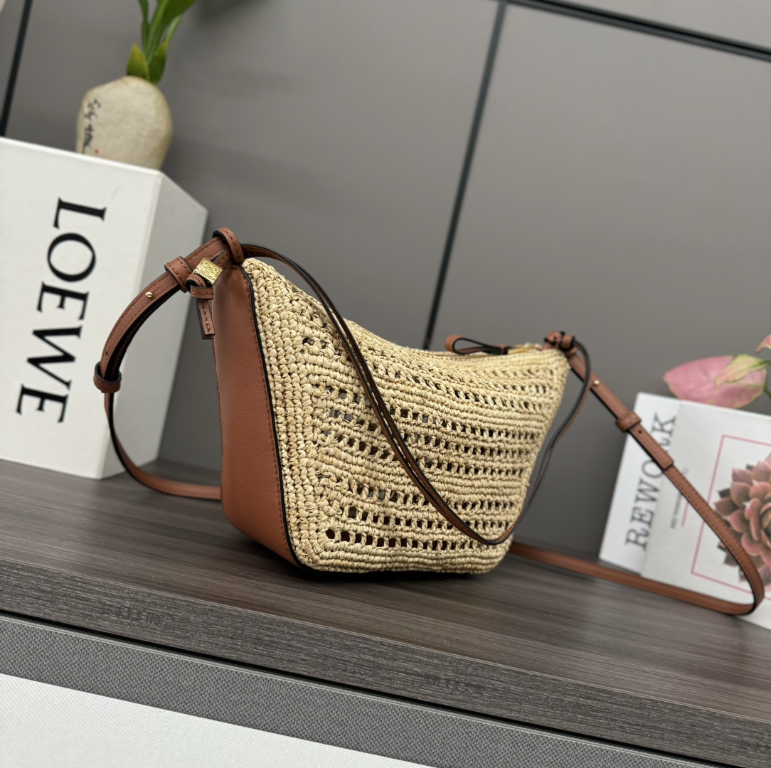 LOEWE Hammock Hobo 手袋包,loewe 2
