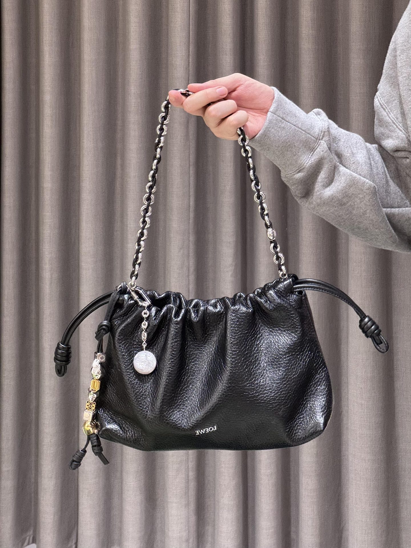 NO:342012,New black silver deer leather lucky bag, low-key and attitude, rare and precious~, new model     Metal chain Sheepskin (snakeskin) lucky bag, sheepskin, snakeskin19860909新款 黑银鹿皮福袋 低调有态度 稀有又珍贵～,新款     金屬鏈條 羊皮（蛇皮）福袋,sheepskin,sna,Bag
