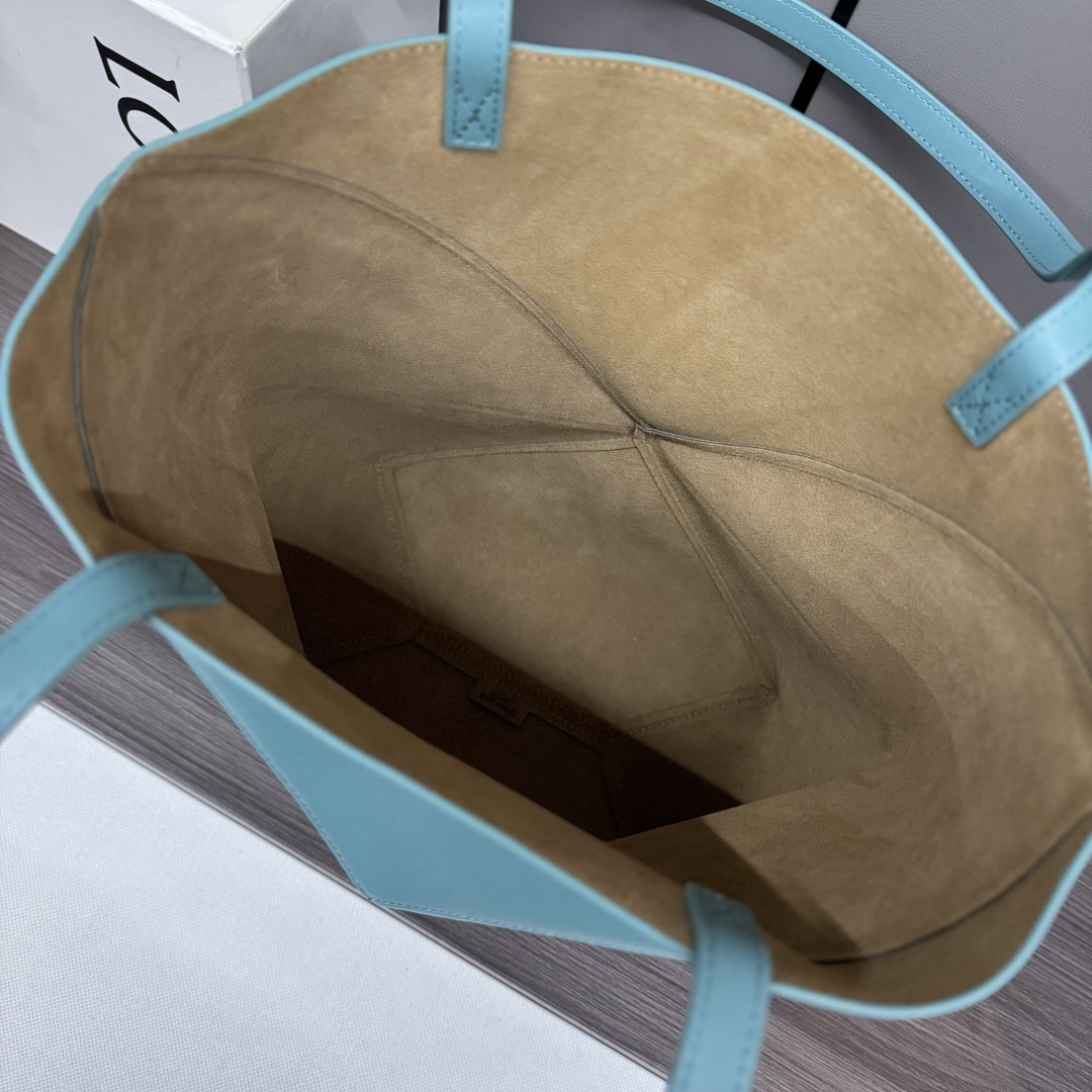 L⊚℮w℮新款🆕小号 亮面牛皮革 Puzzle Fold Tote采用标志性包袋的标志性几何线条，并通过