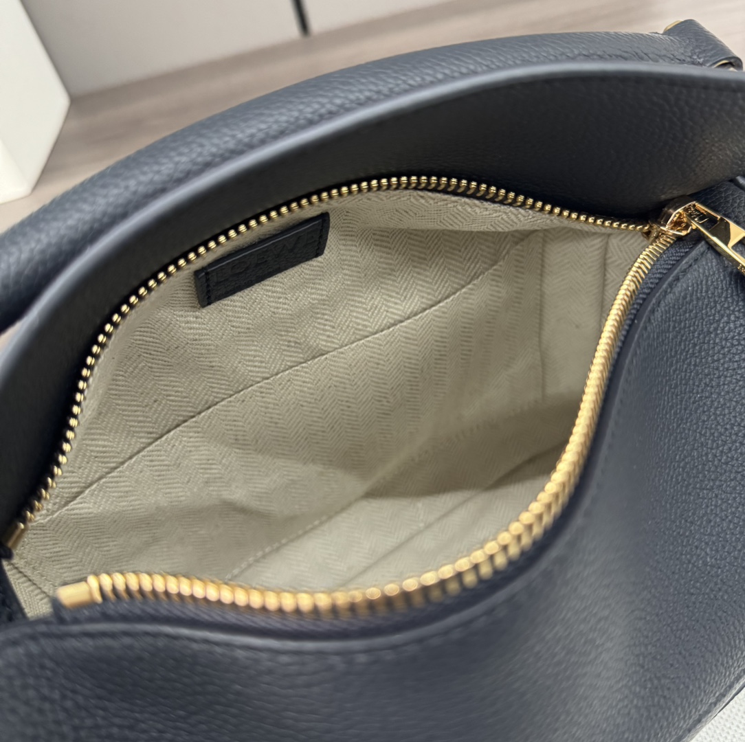 L⊚℮w℮🌟新版本🆕 小号柔软粒面牛皮革Puzzle Edge手袋𝑳家🆕推出的首次亮相手提包*长方体形状