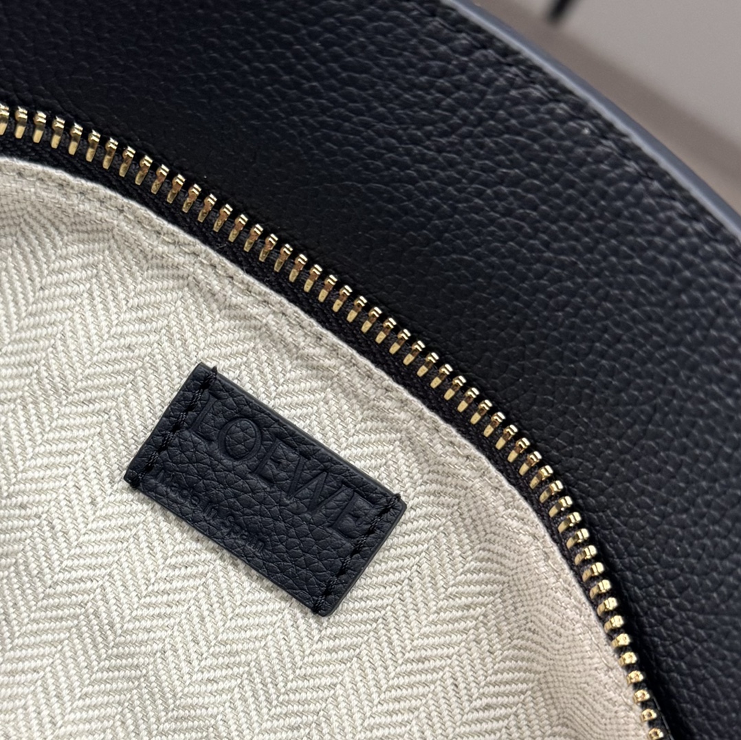 L⊚℮w℮🌟新版本🆕 小号柔软粒面牛皮革Puzzle Edge手袋𝑳家🆕推出的首次亮相手提包*长方体形状