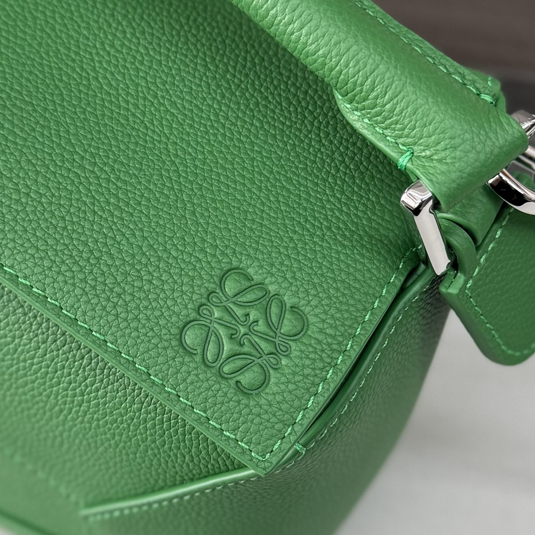 L⊚℮w℮🌟新版本🆕 小号柔软粒面牛皮革Puzzle Edge手袋𝑳家🆕推出的首次亮相手提包*长方体形状