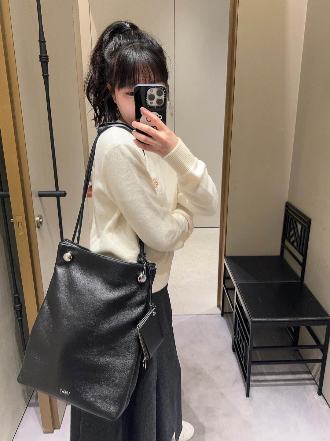 NO:191974,The literary sense depends on the Luo family!  The ebble hobo is full, the ebble hobo is like an envelope bag, the embellishment of small silver balls on both sides, the texture brought by the grain is incomparable, and both men and women can buy it!  !  !  , Men's Pebble Hobo,loewe19860909文艺感还得看罗家！ebble hobo拉满 信封袋一样的ebble hobo 两边ebble小银球的点缀 粒面皮带来的质感无可比拟 男女都可以入手！！！,男款Pebble Hobo,loewe,Bag