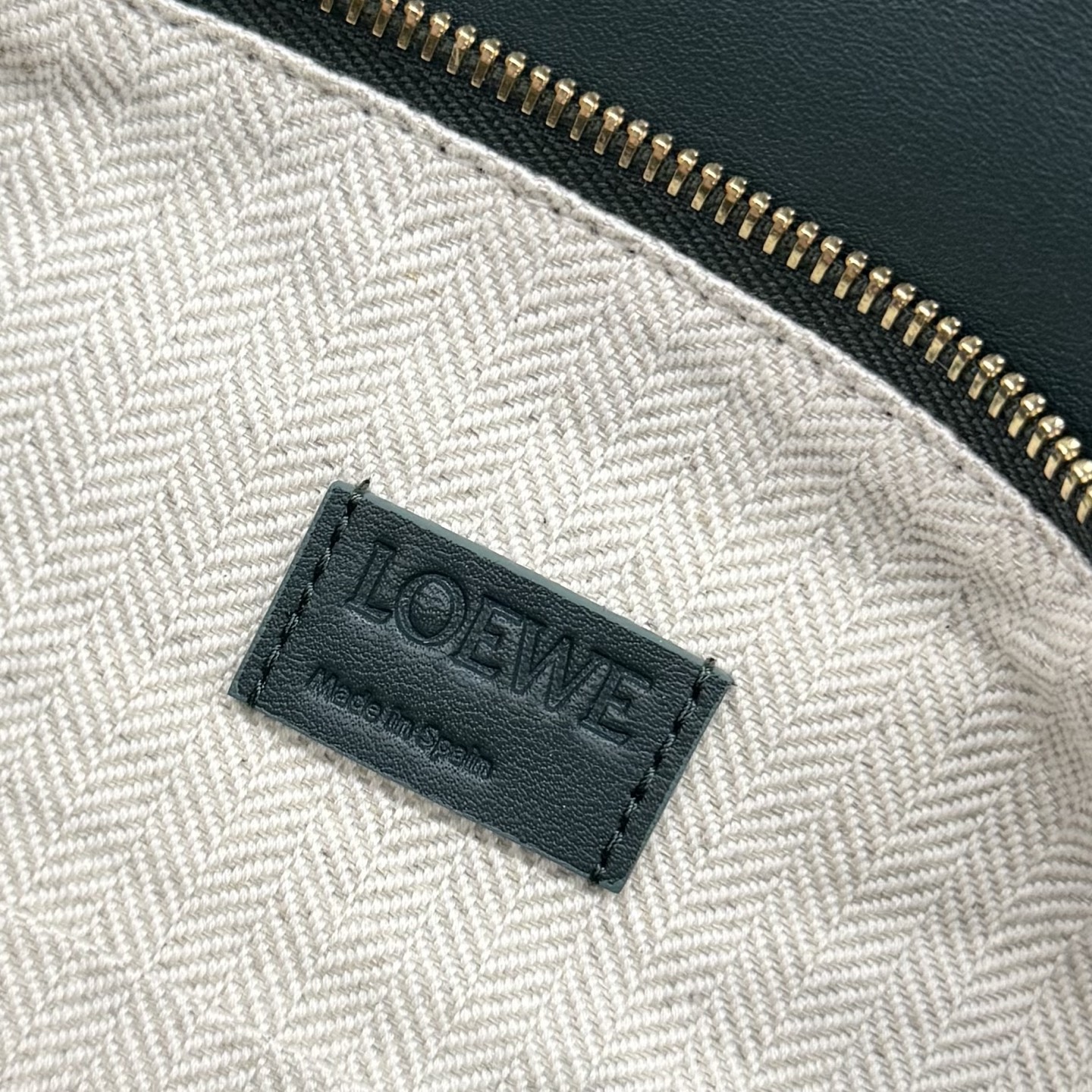 L⊚℮w℮🌟新版本🆕 小号柔软牛皮革Puzzle Edge手袋𝑳家🆕推出的首次亮相手提包*长方体形状和精