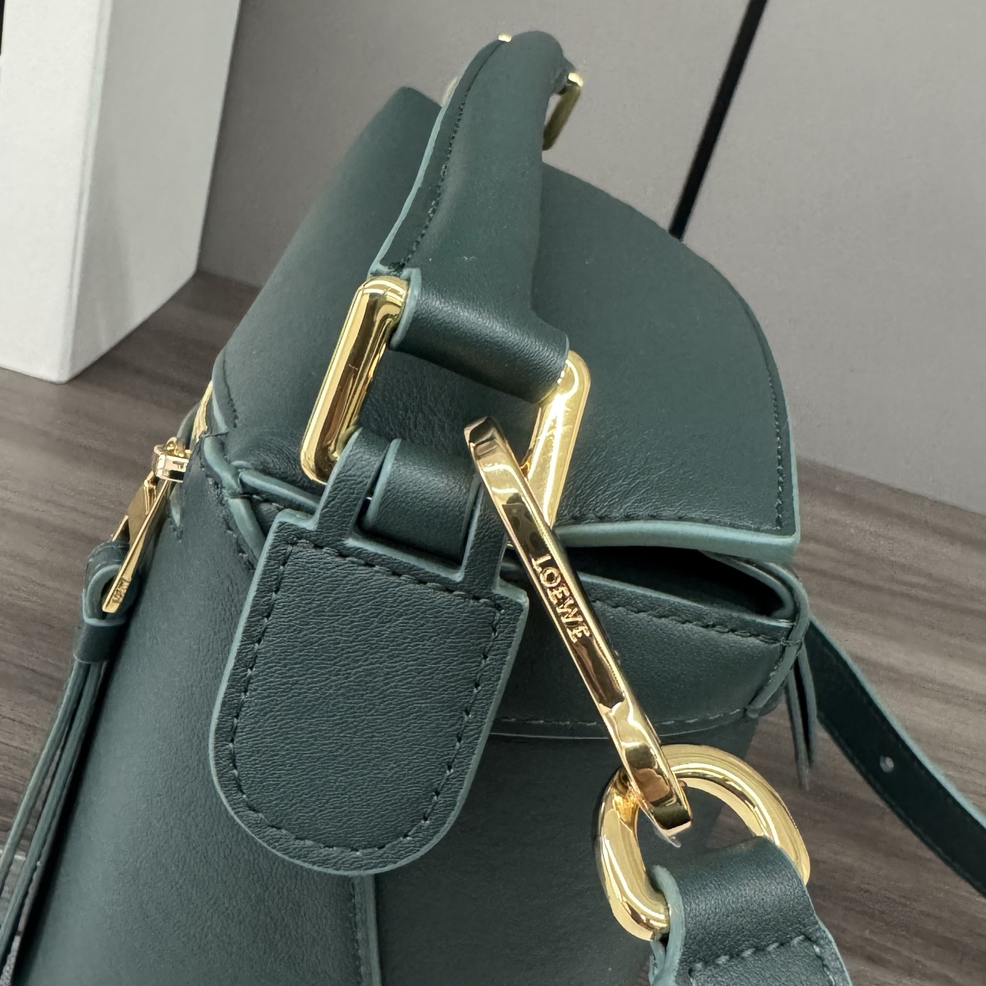 L⊚℮w℮🌟新版本🆕 小号柔软牛皮革Puzzle Edge手袋𝑳家🆕推出的首次亮相手提包*长方体形状和精