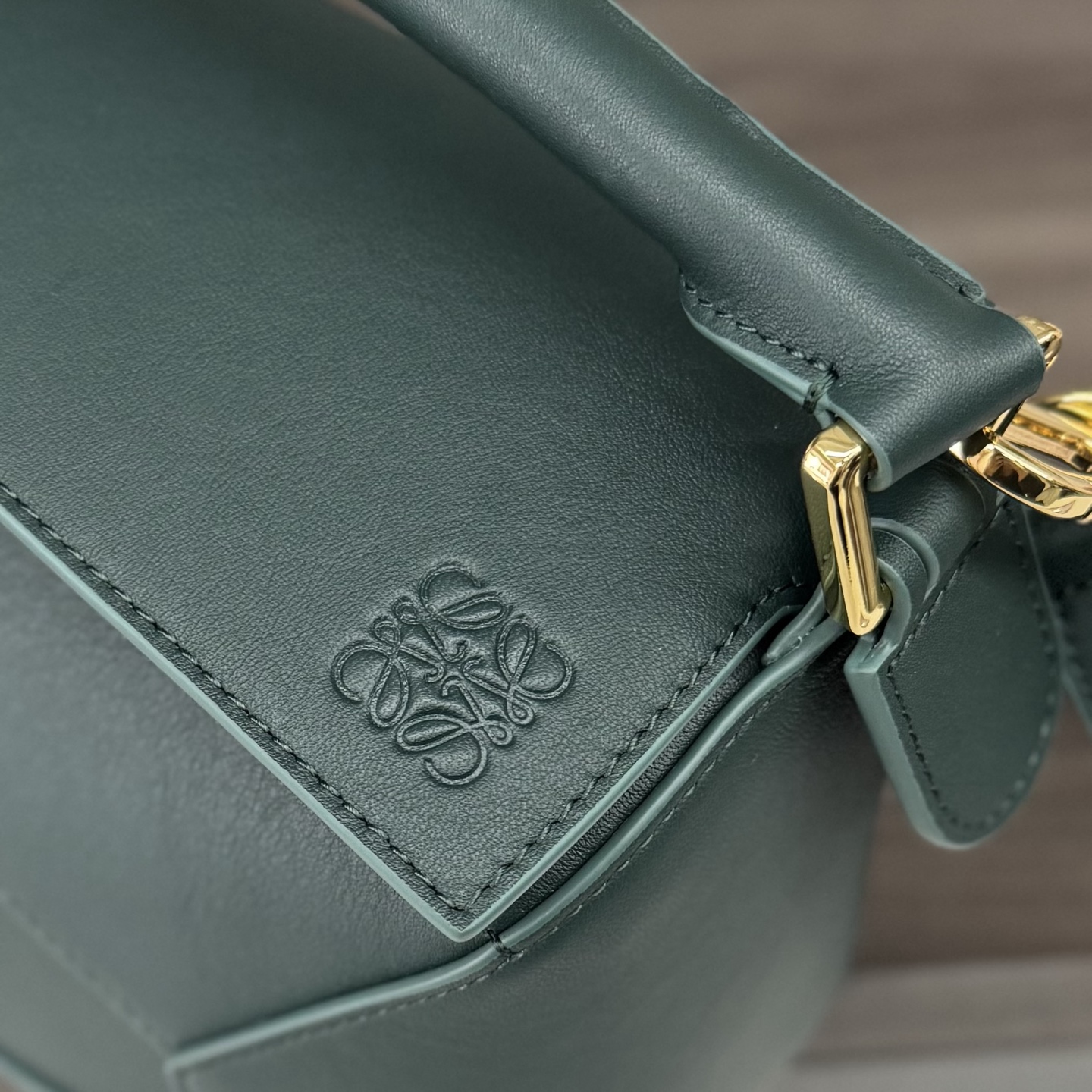 L⊚℮w℮🌟新版本🆕 小号柔软牛皮革Puzzle Edge手袋𝑳家🆕推出的首次亮相手提包*长方体形状和精