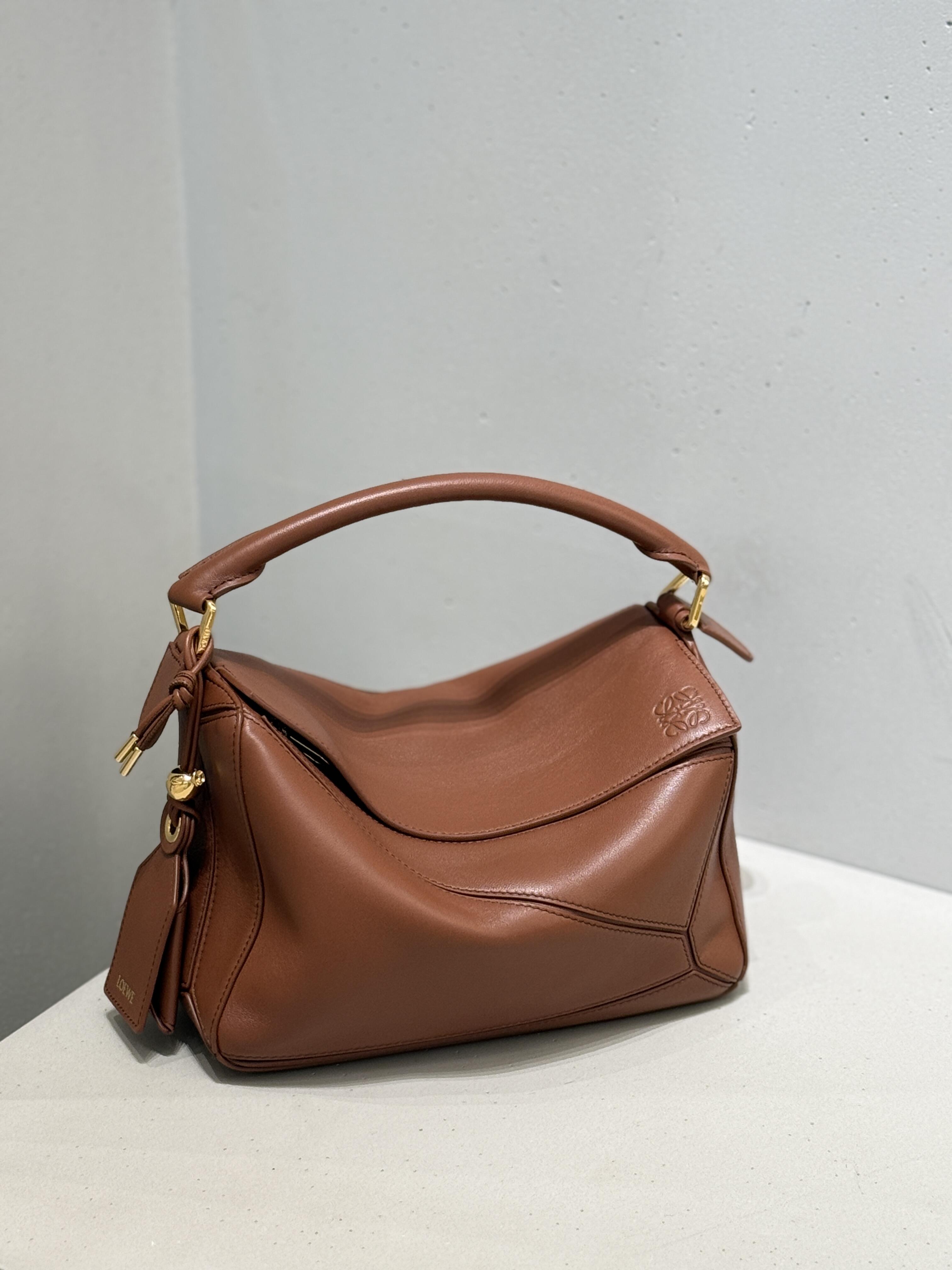 Loewe Puzzle Featherlight Leather Satchel, Adjustable Strap, Crossbody Handbag 6 i1743440534045 9840 0 4