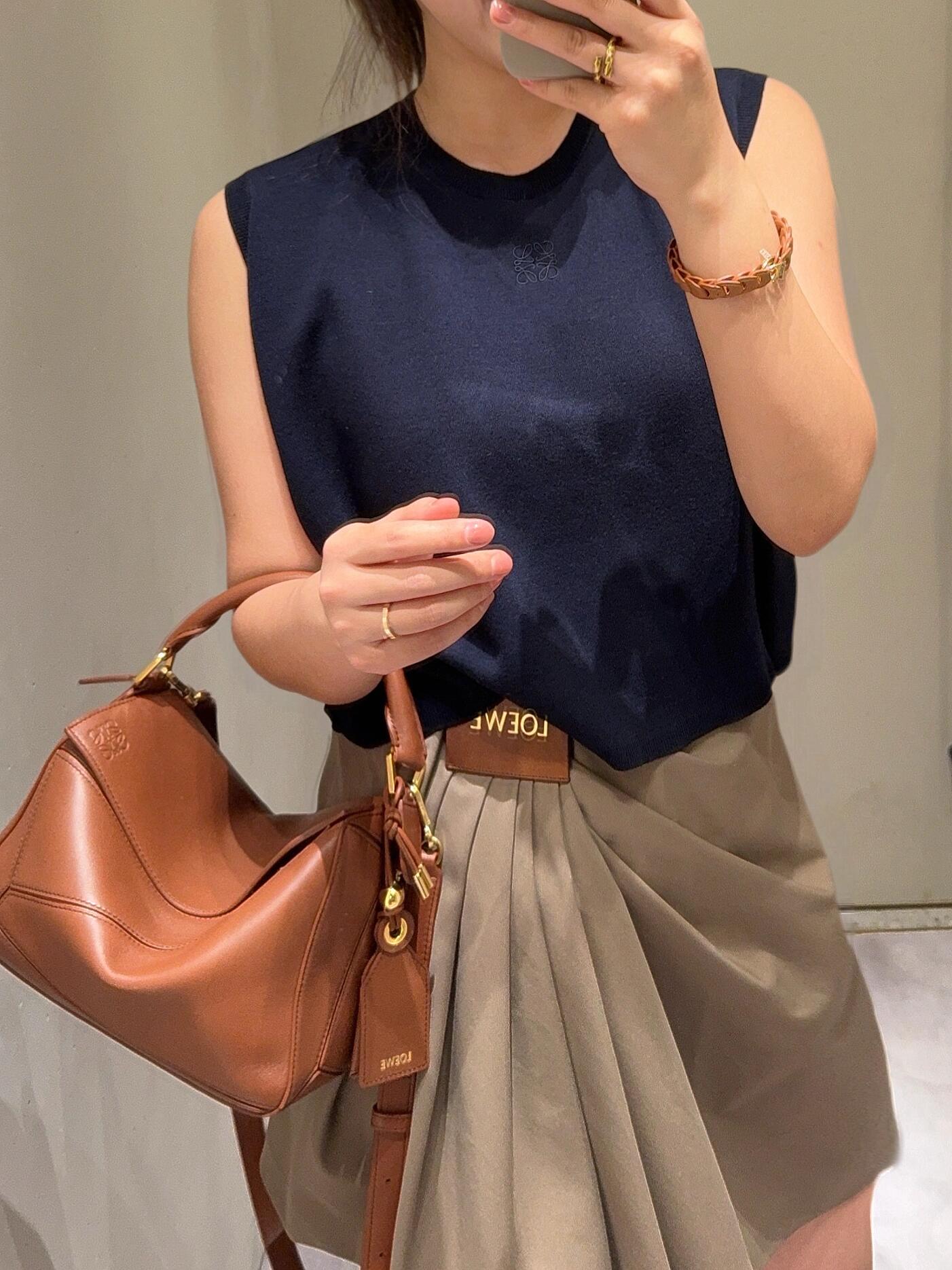 Loewe Puzzle Featherlight Leather Satchel, Adjustable Strap, Crossbody Handbag 2 i1743440536574 1306 0 0
