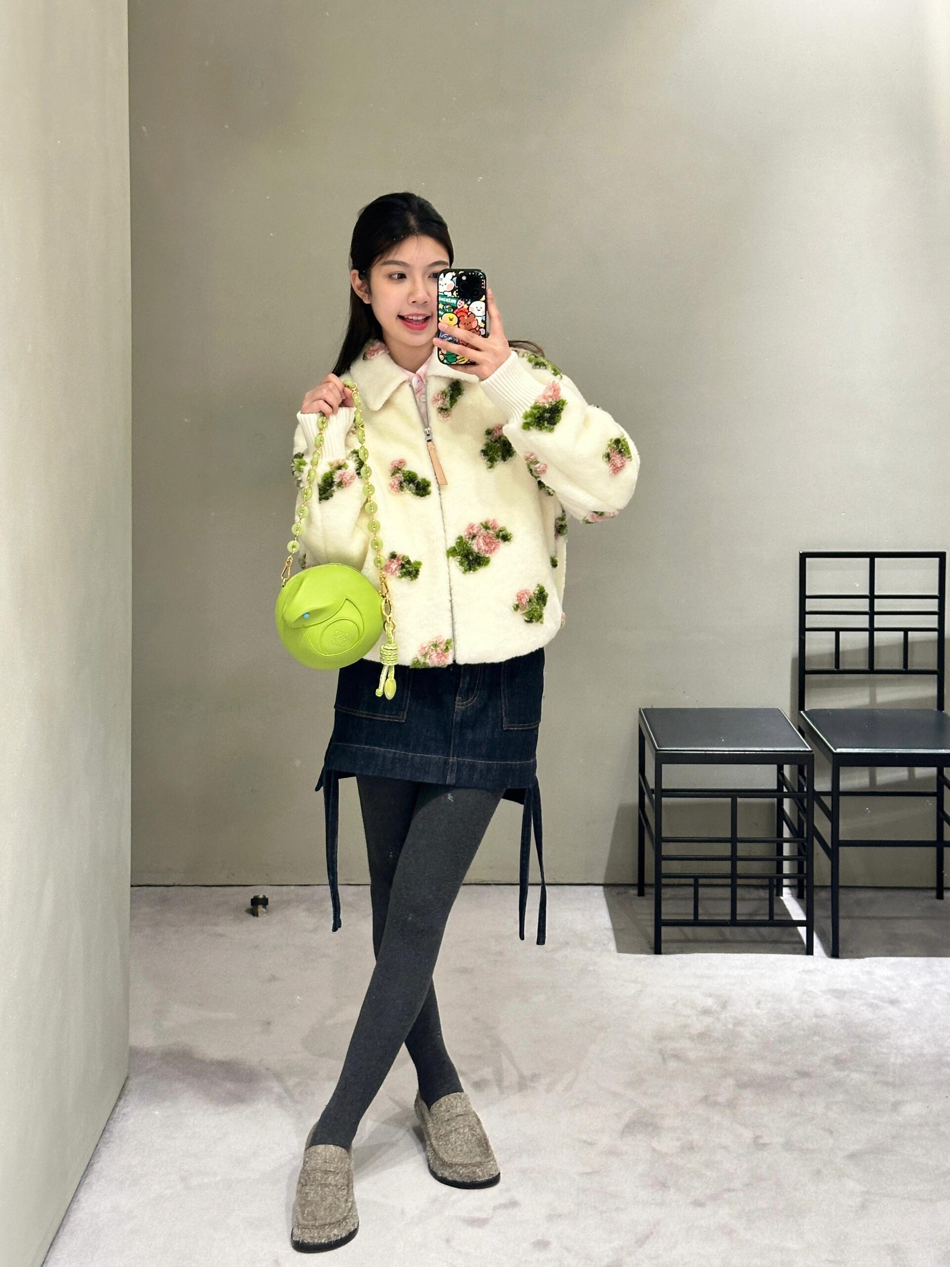 Loewe Green Snake Year Collection Small Round Bag, Luxury Leather Crossbody 5 i1745000141670 515 0 4