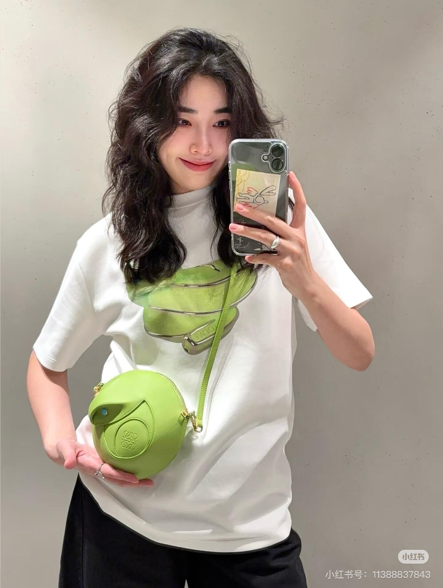 NO:193527,Luojia Snake Year Crossbody Bag is a super lively and interesting New Year limited edition!  , Year of the Snake Series, loewe, satchels, crossbody bags19860909罗家蛇年斜挎包 超级灵动有趣的一款新春限定！,蛇年系列,loewe,satchels,crossbody bags,Bag