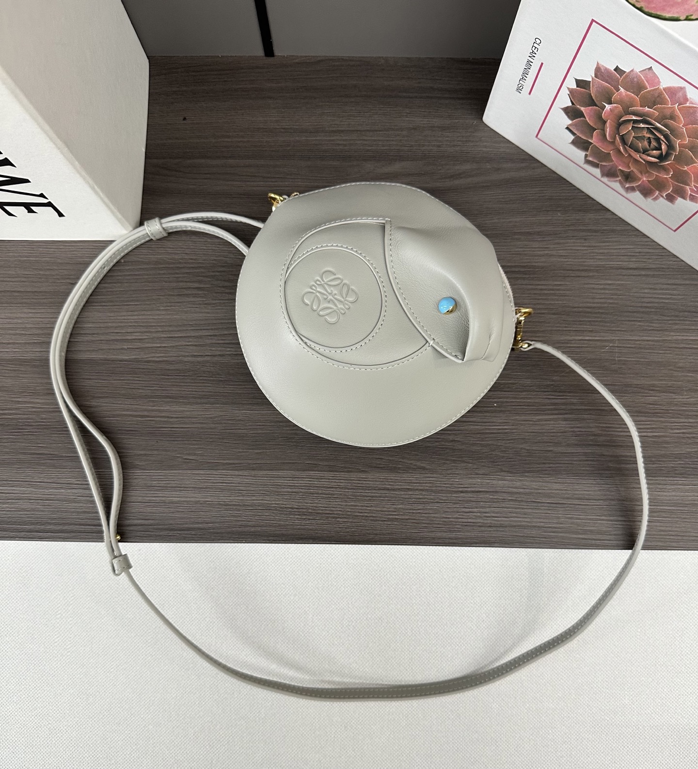 Loewe 罗家 蛇年新春系列 重工手艺 压纹 牛皮革包包 新款限定 两只蛇 也很灵动
