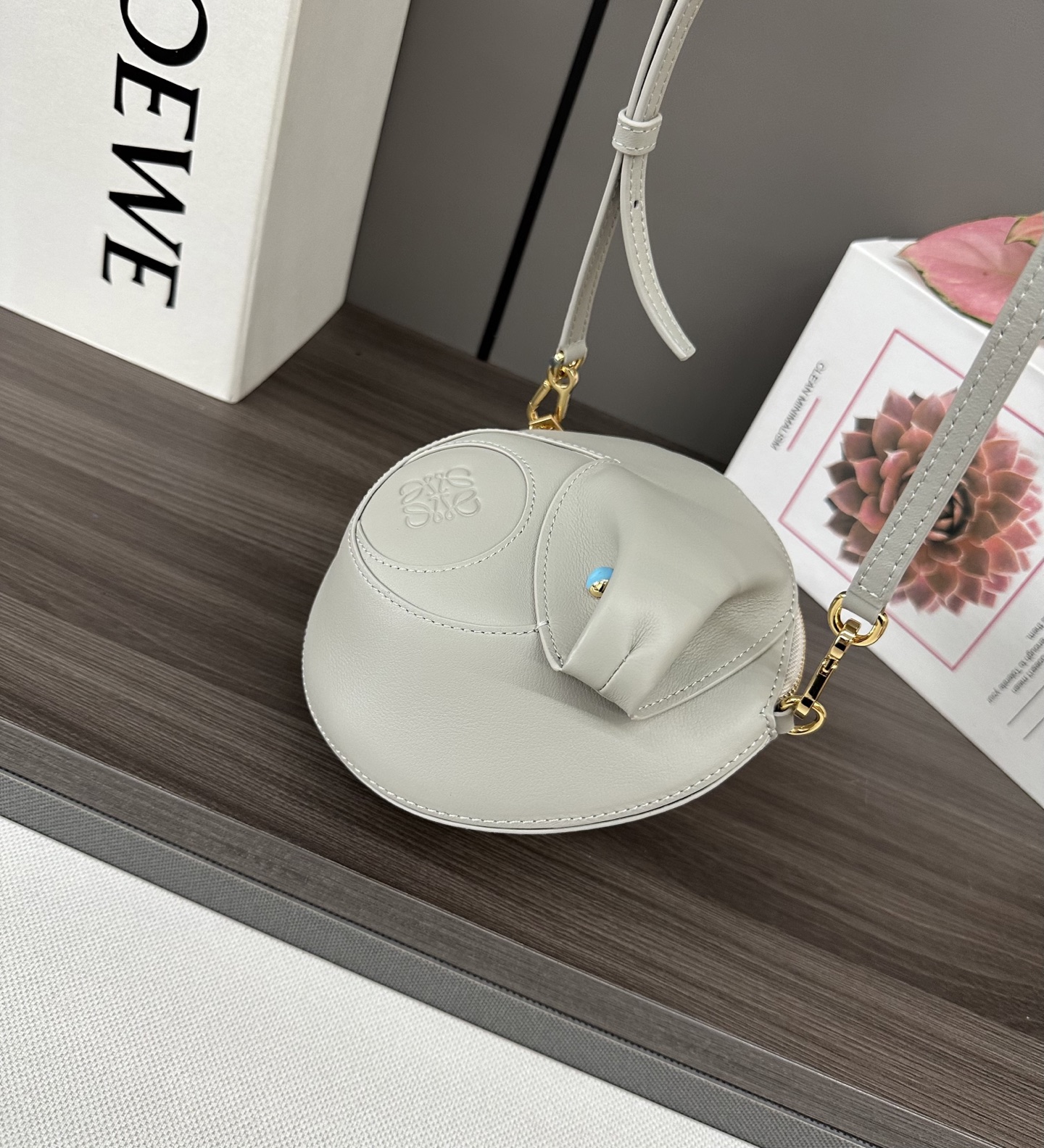 Loewe 罗家 蛇年新春系列 重工手艺 压纹 牛皮革包包 新款限定 两只蛇 也很灵动
