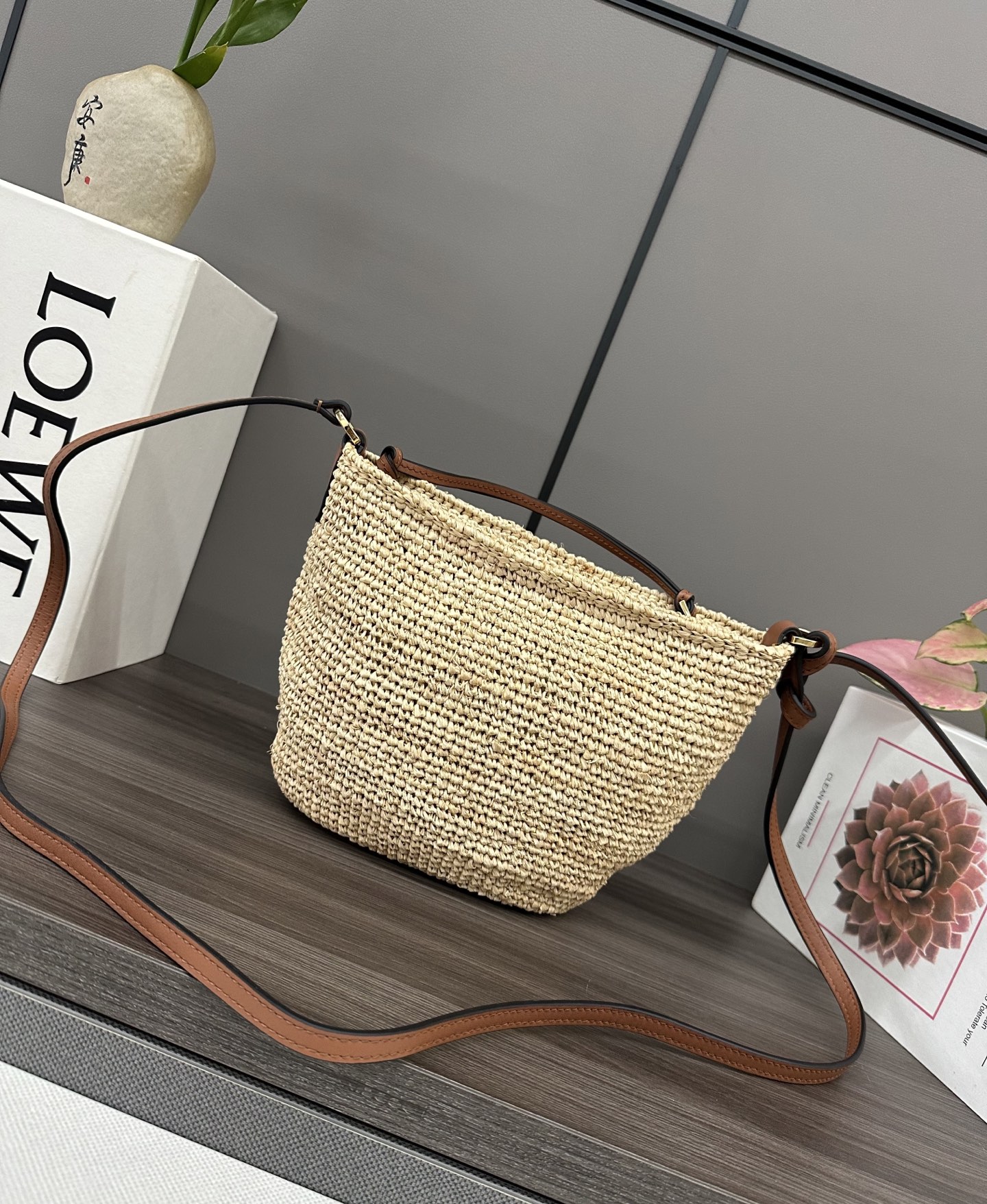 LOEWE Slit Pochette 草编包包,loewe 2