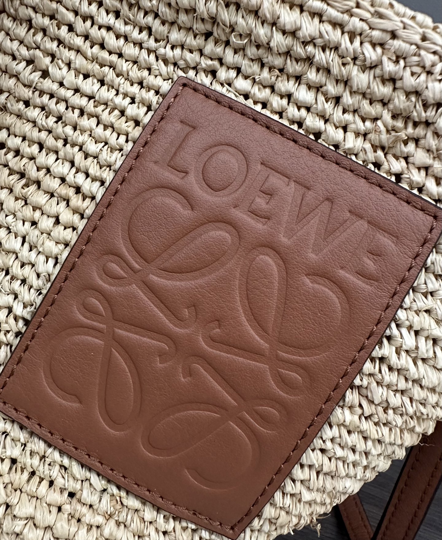 LOEWE Slit Pochette 草编包包,loewe 6