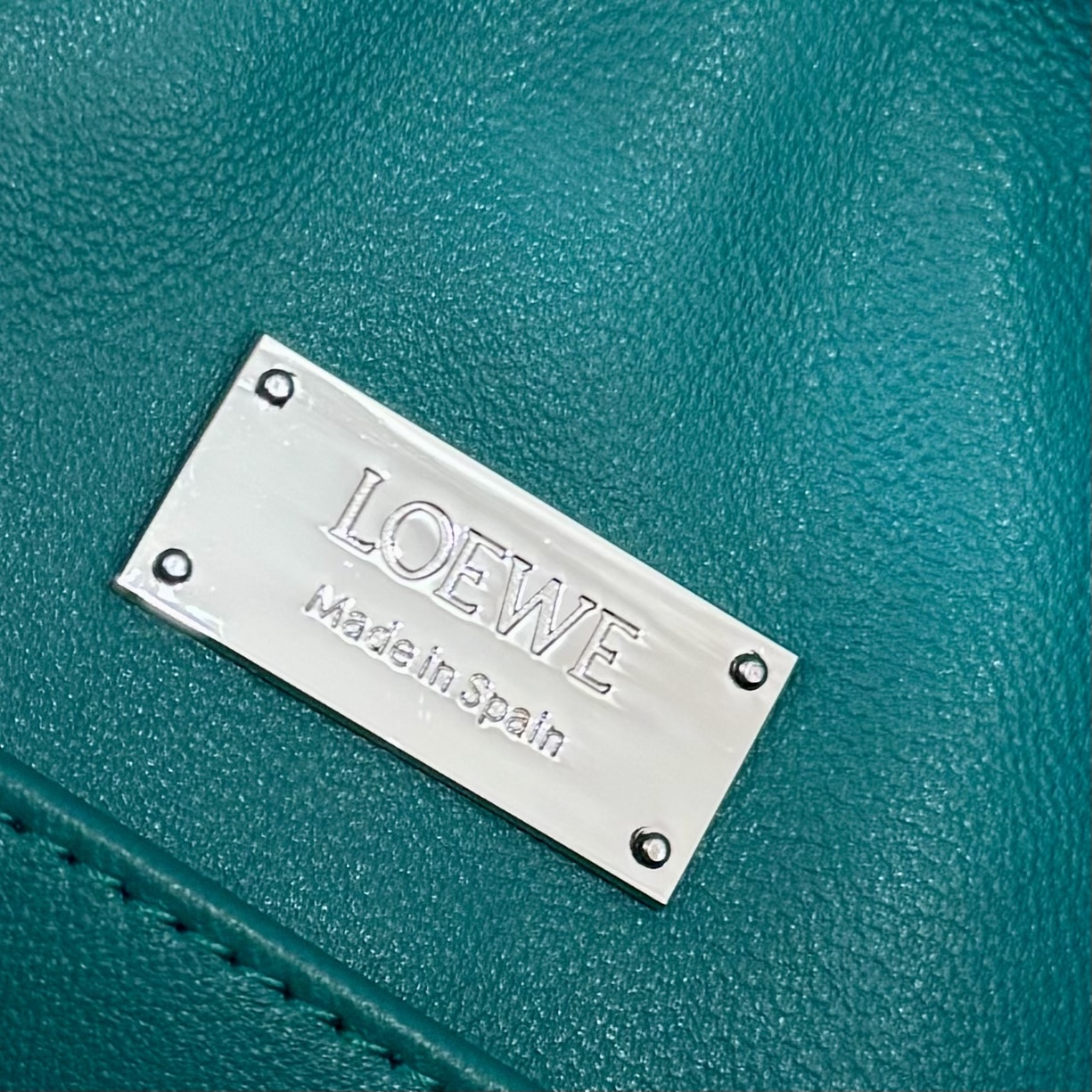 LO℮w℮🌟新款 小号纳帕羊皮革 Featherlight Puzzle 手袋 以别具一格的几何线条勾勒