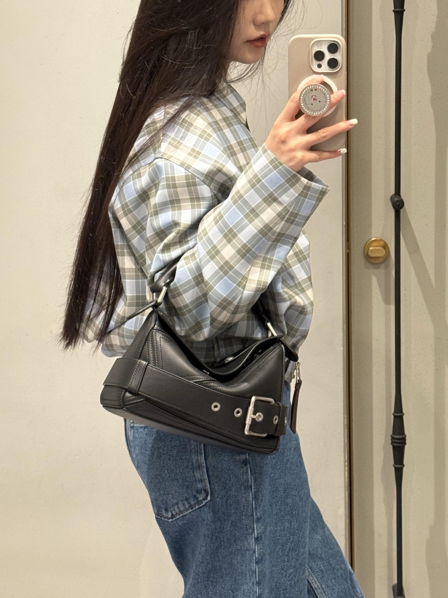 NO:343217,The blogger said that he loved the black bag at first glance, but he didn't want to take it off on his back. Uzzle Biker was loved at first glance, motorcycle bag (Puzzle Biker)19860909博主说一眼钟情的黑色包包 背上就不想脱下来了 uzzle biker一眼钟情,机车包（Puzzle Biker）,Bag