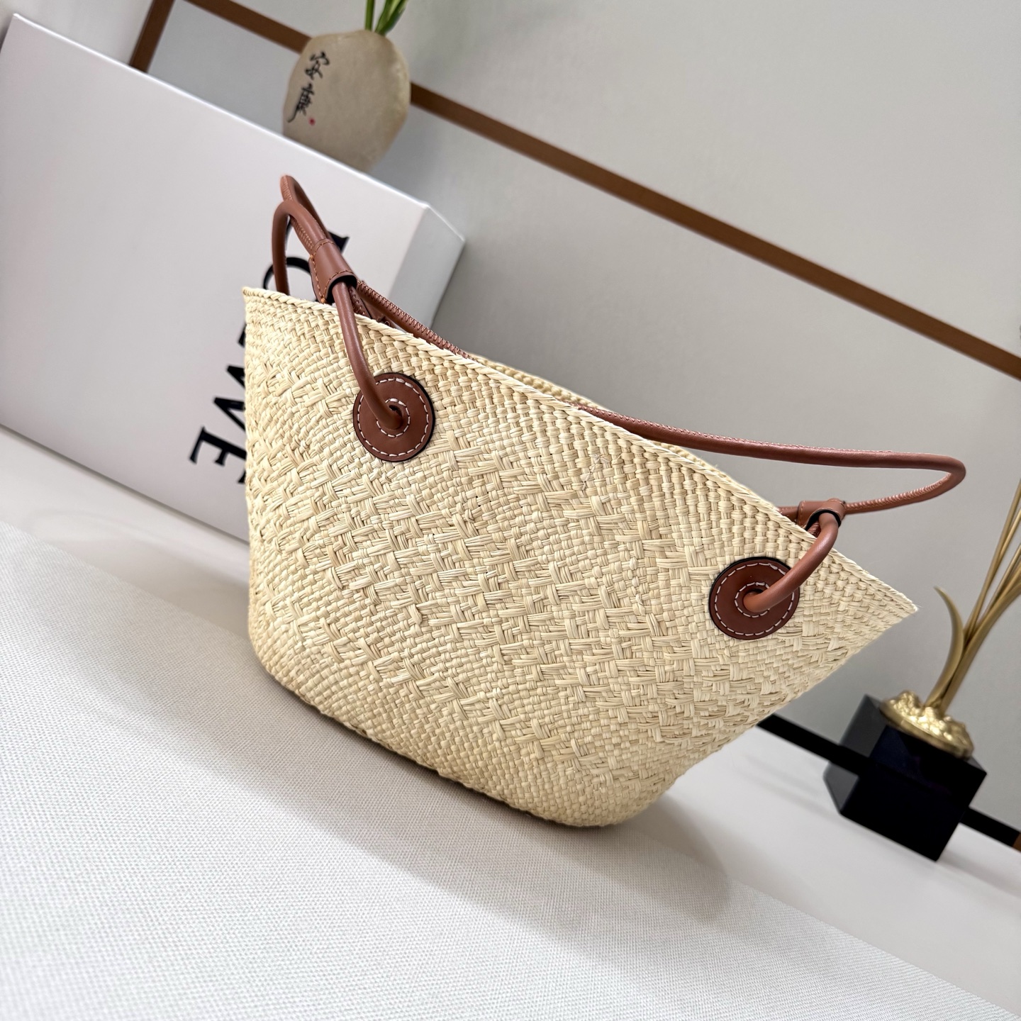 LO℮w℮🆕（高版本）进口原材料 肩带全部升级🧺伊拉卡棕榈纤维和牛皮革 Anagram Basket 手