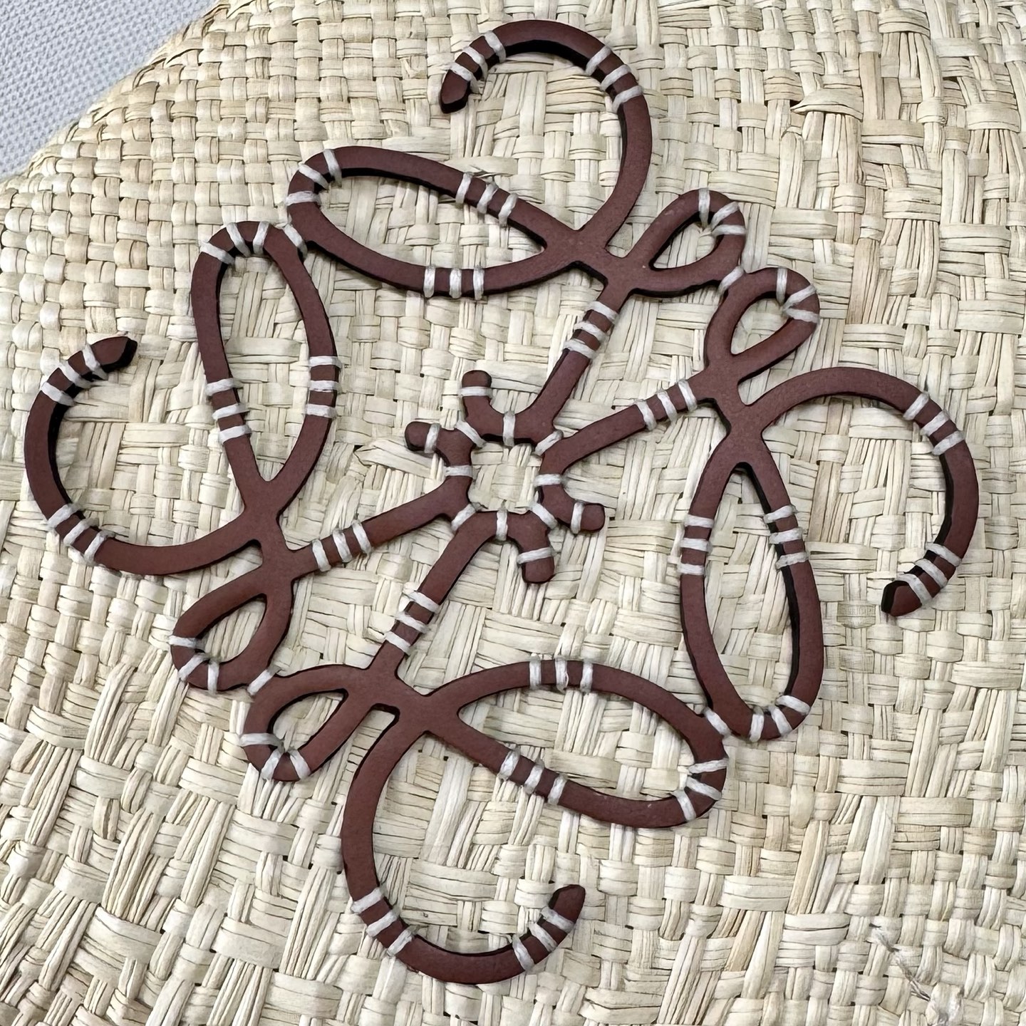 LO℮w℮🆕（高版本）进口原材料 肩带全部升级🧺伊拉卡棕榈纤维和牛皮革 Anagram Basket 手