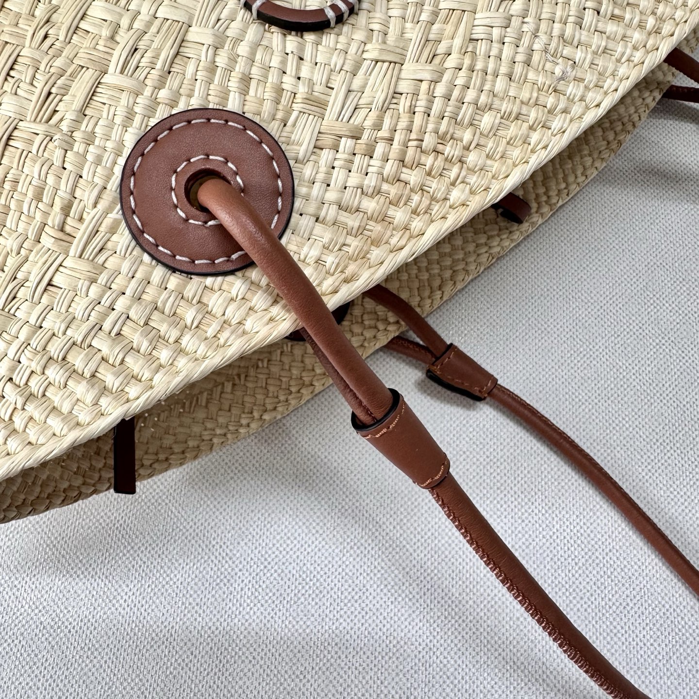 LO℮w℮🆕（高版本）进口原材料 肩带全部升级🧺伊拉卡棕榈纤维和牛皮革 Anagram Basket 手