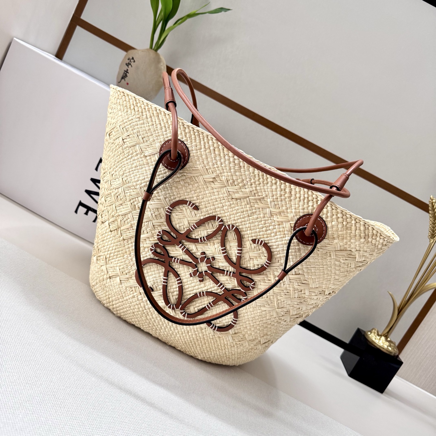 LO℮w℮🆕（高版本）进口原材料 肩带全部升级🧺伊拉卡棕榈纤维和牛皮革 Anagram Basket 手