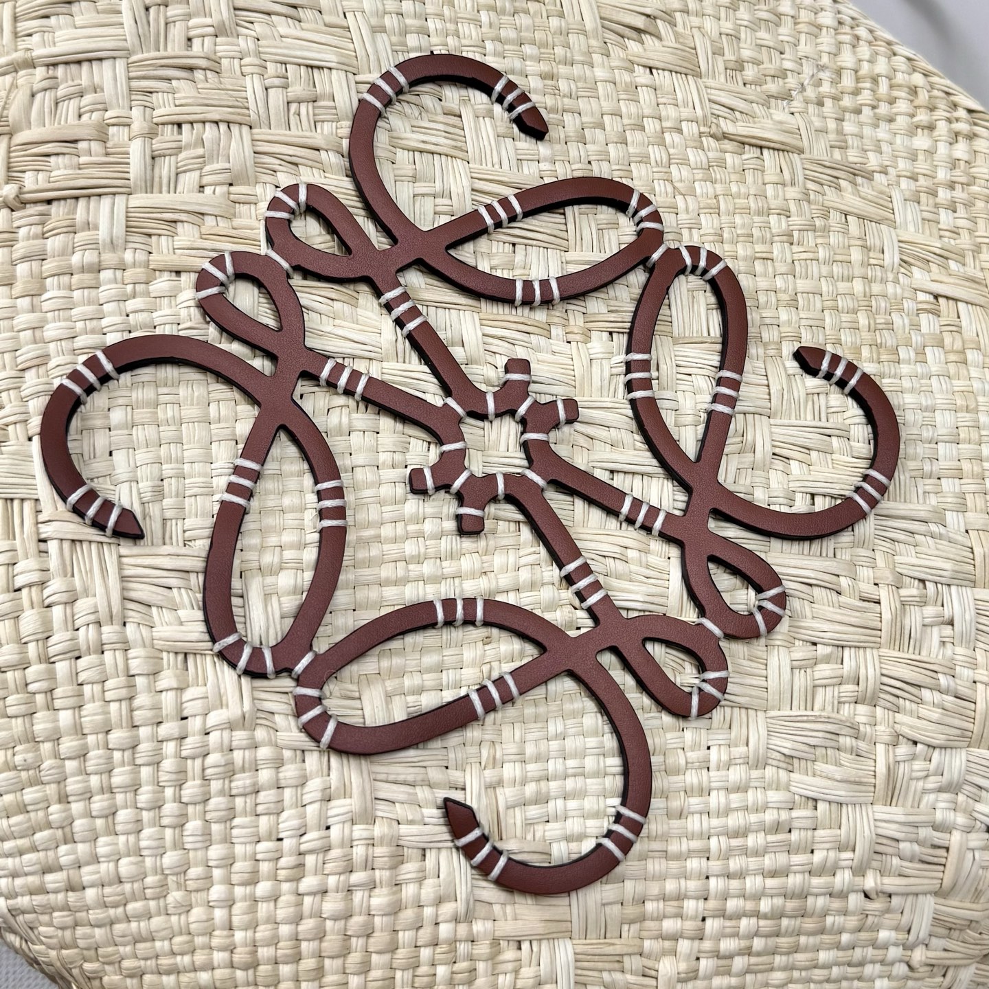 LO℮w℮🆕（高版本）进口原材料 肩带全部升级🧺伊拉卡棕榈纤维和牛皮革 Anagram Basket 手