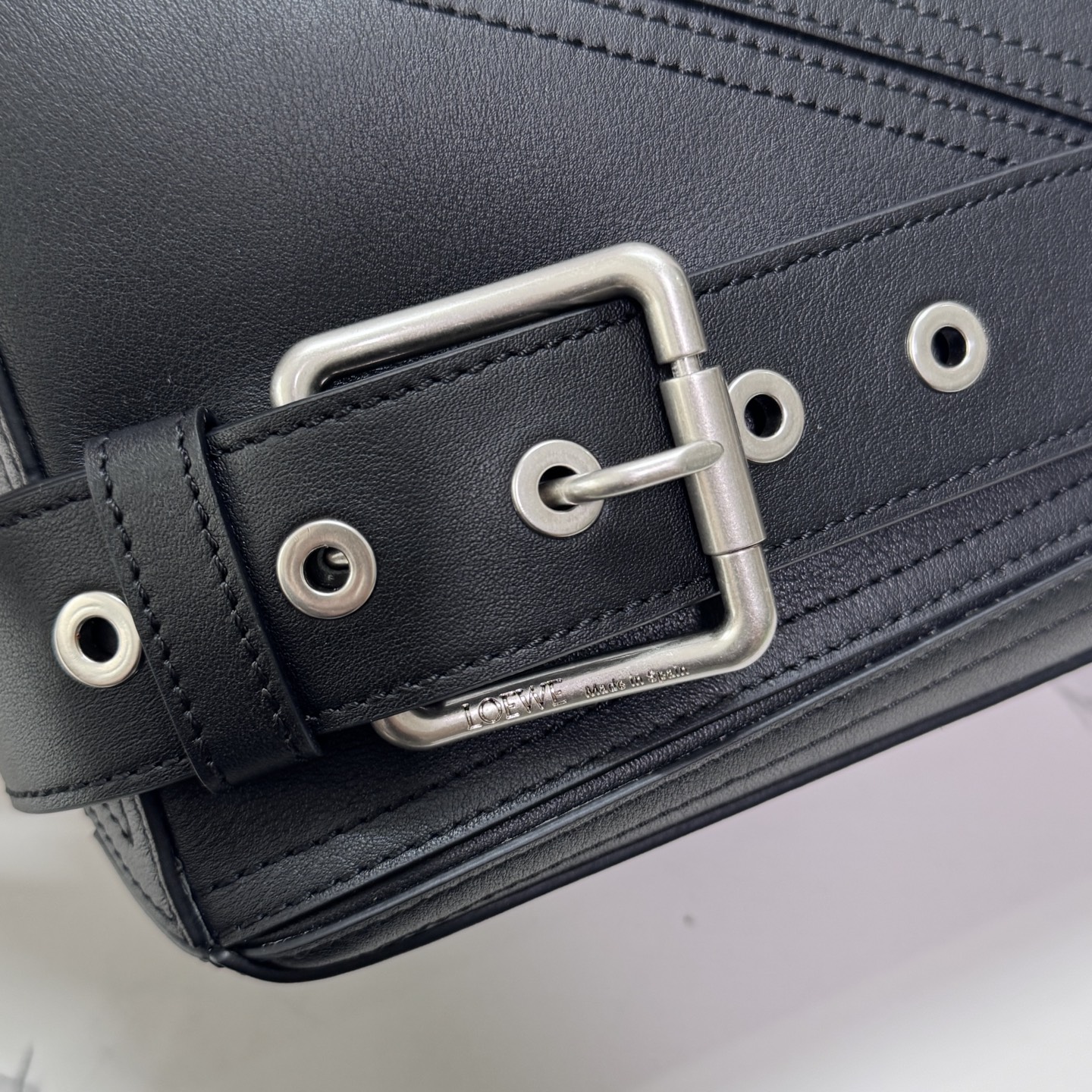 罗家🌟新款 🆕机车包 小号亮面牛皮革 Puzzle Biker 手袋Puzzle 以别具一格的几何线条勾