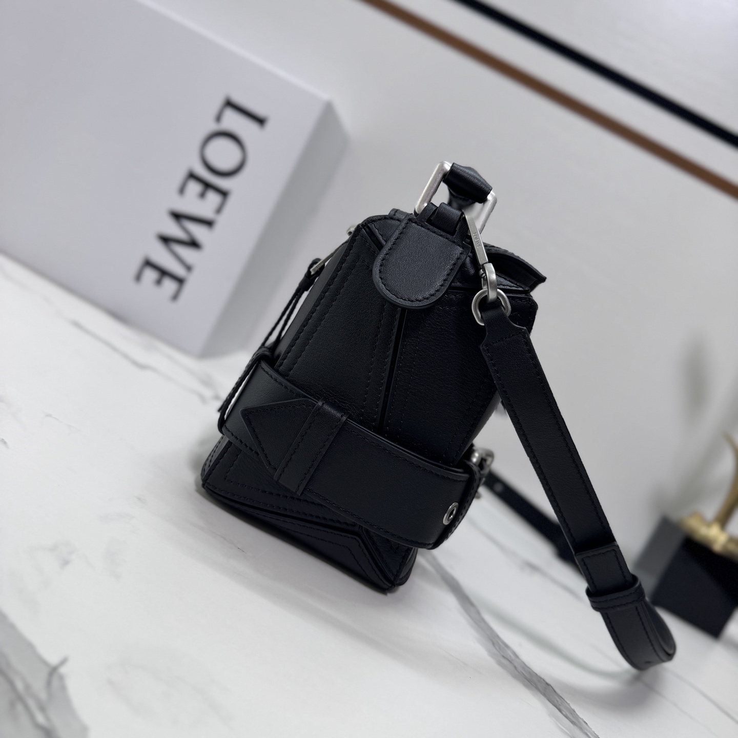 罗家🌟新款 🆕机车包 小号亮面牛皮革 Puzzle Biker 手袋Puzzle 以别具一格的几何线条勾