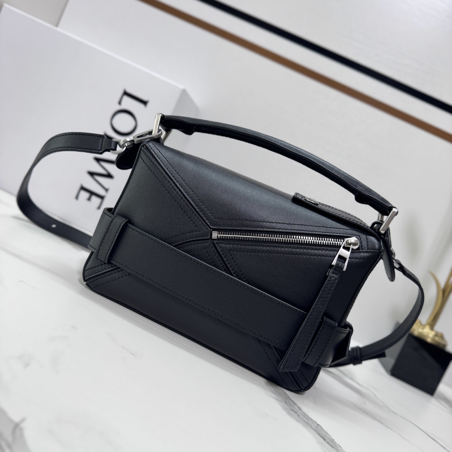 罗家🌟新款 🆕机车包 小号亮面牛皮革 Puzzle Biker 手袋Puzzle 以别具一格的几何线条勾