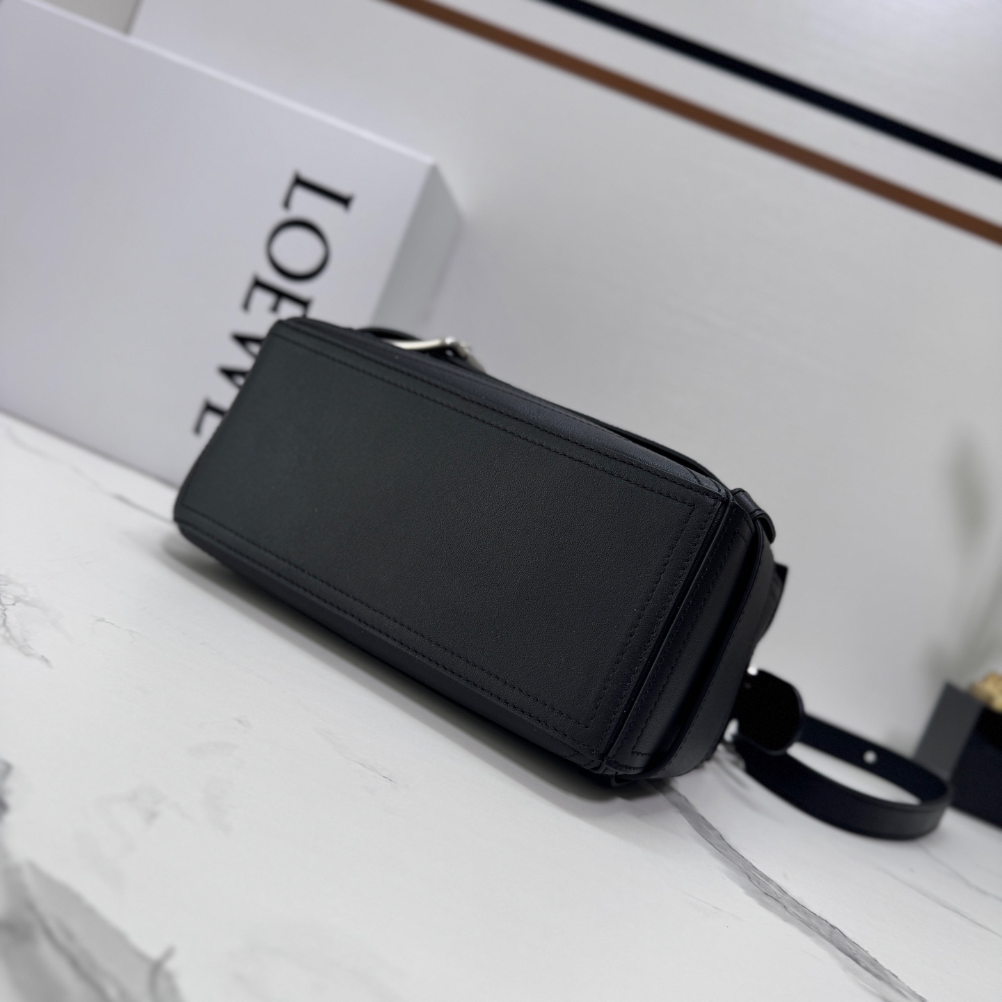 罗家🌟新款 🆕机车包 小号亮面牛皮革 Puzzle Biker 手袋Puzzle 以别具一格的几何线条勾